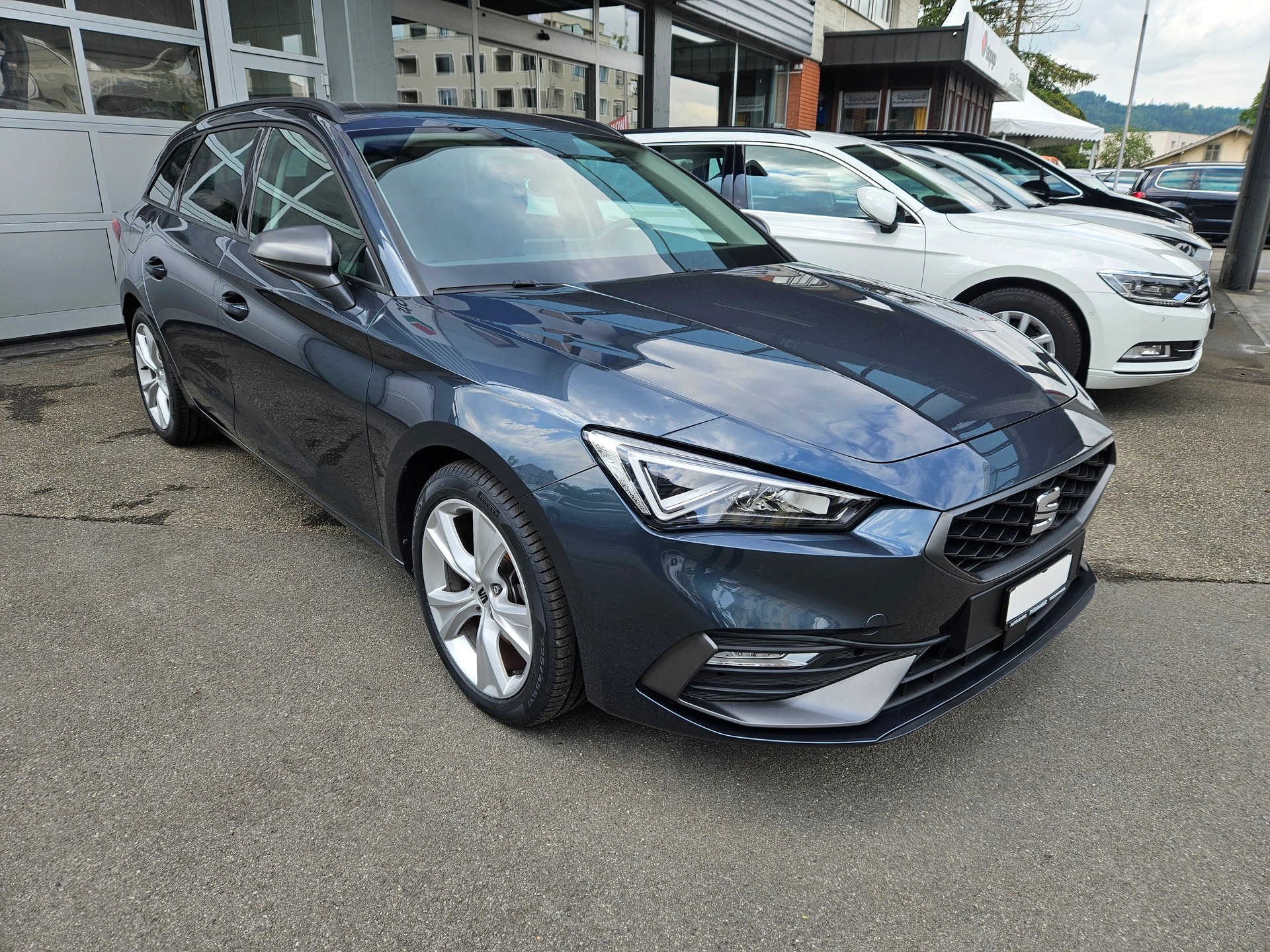 SEAT Leon ST 1.5 eTSI mHEV DSG FR-image-0