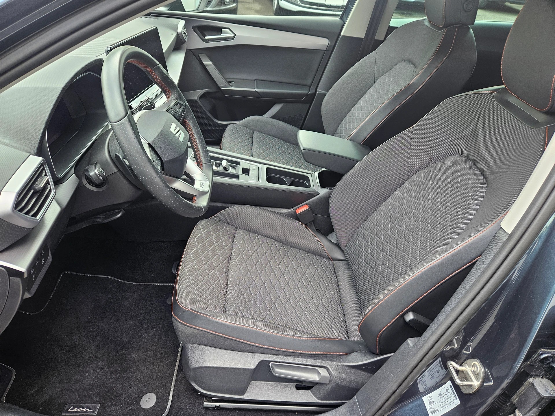 SEAT Leon ST 1.5 eTSI mHEV DSG FR-image-5