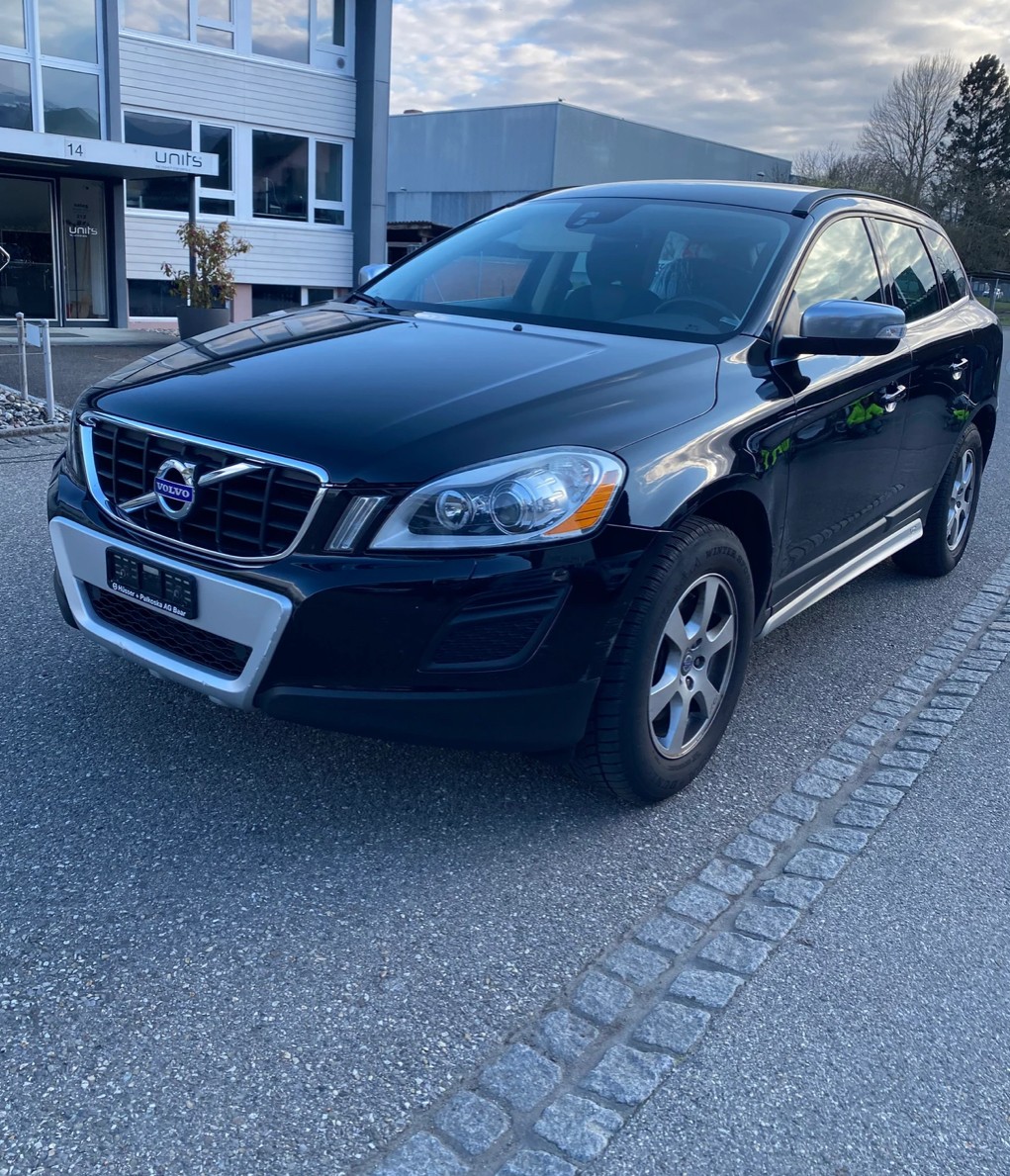 VOLVO XC60 D4 AWD Husky Edition Geartronic-image-0