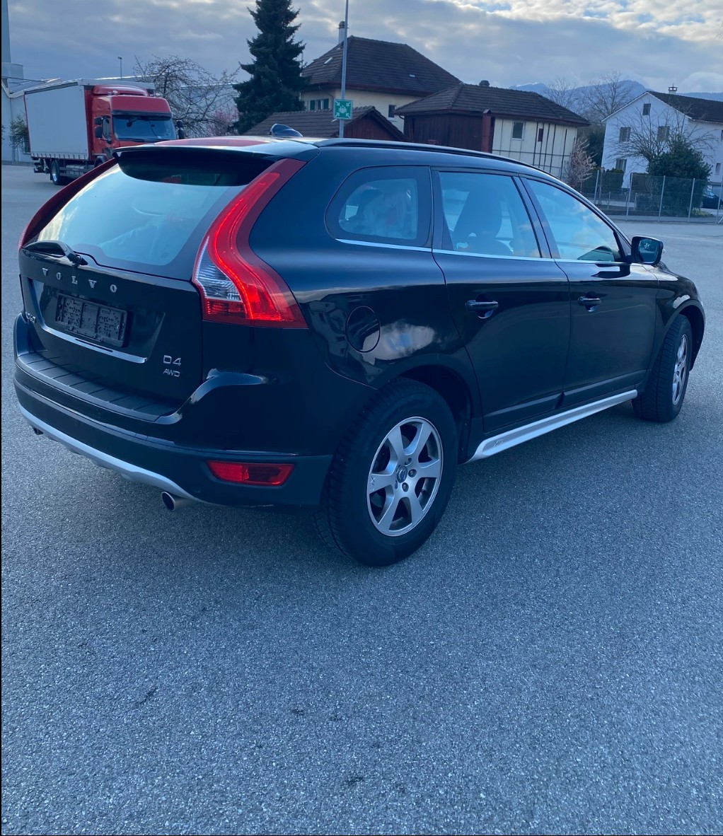 VOLVO XC60 D4 AWD Husky Edition Geartronic-image-2