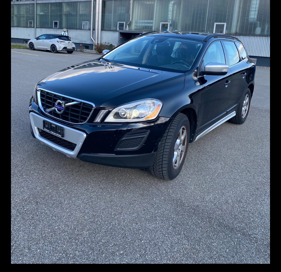 VOLVO XC60 D4 AWD Husky Edition Geartronic-image-5