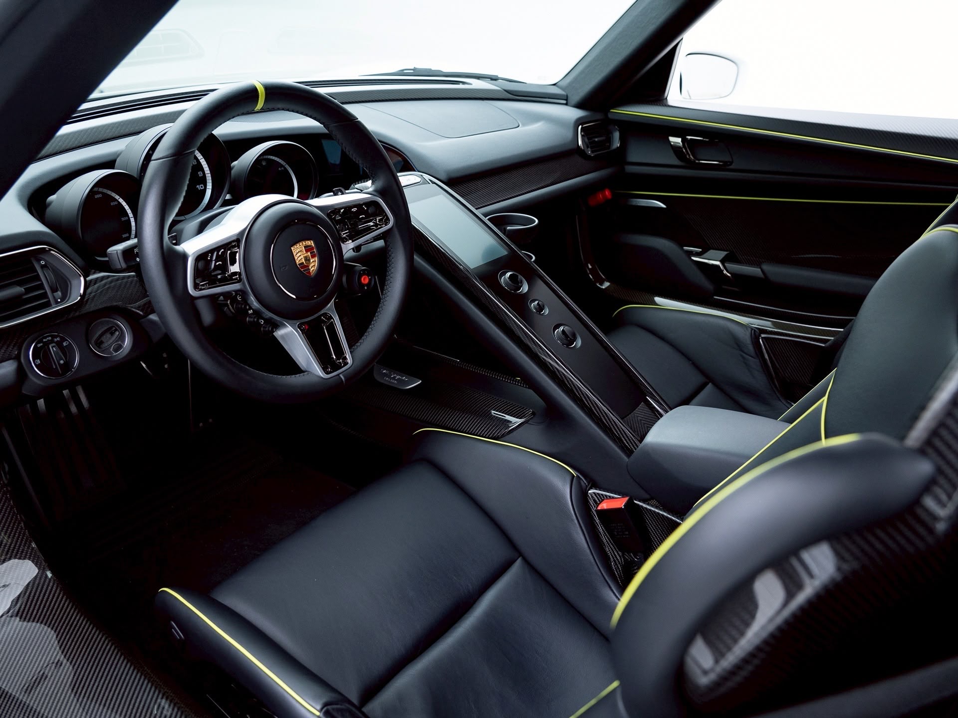 PORSCHE 918 Spyder-image-4