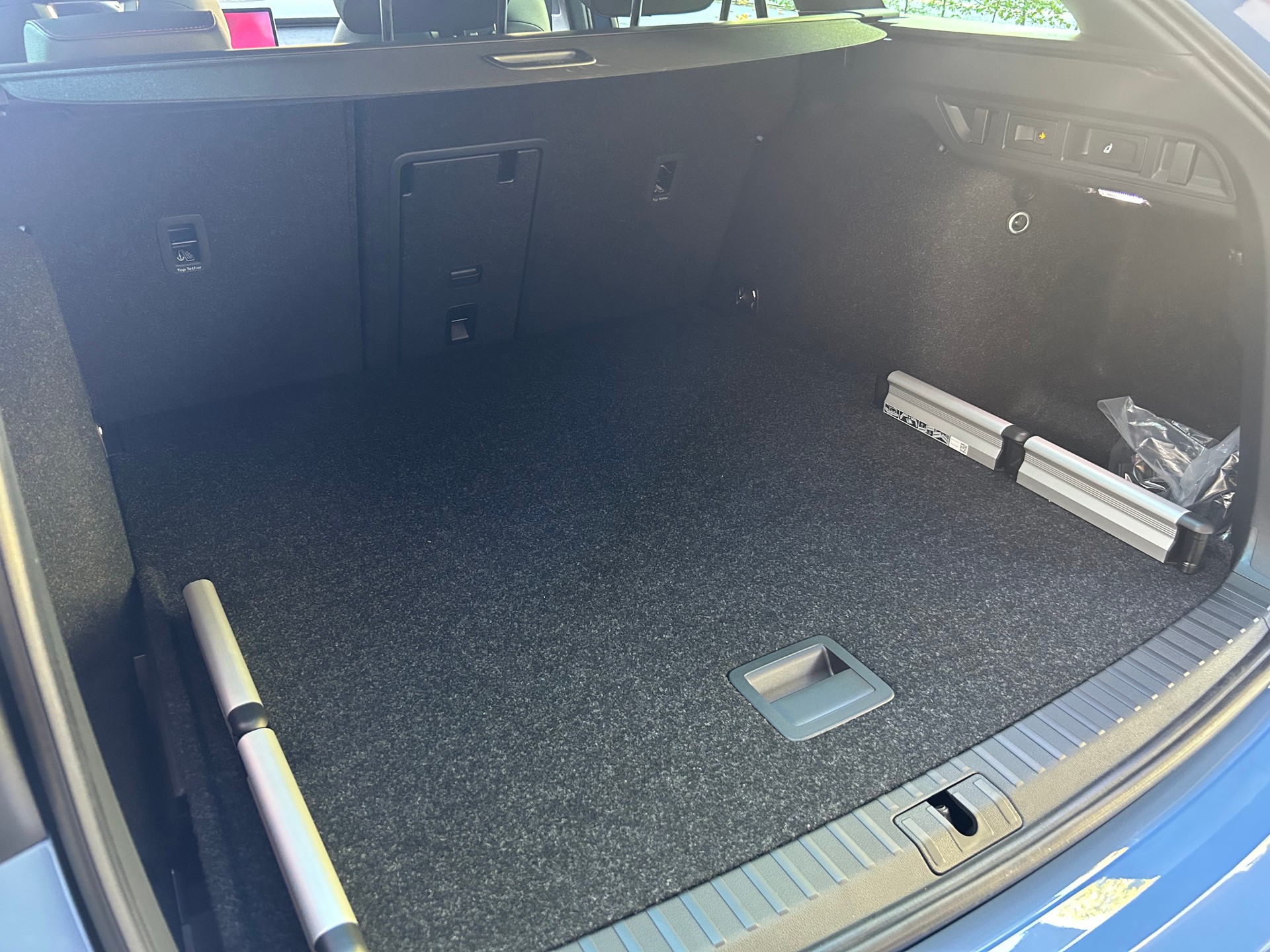 SKODA Octavia Combi 2.0 TSI DSG RS 30 Years Edition-image-13