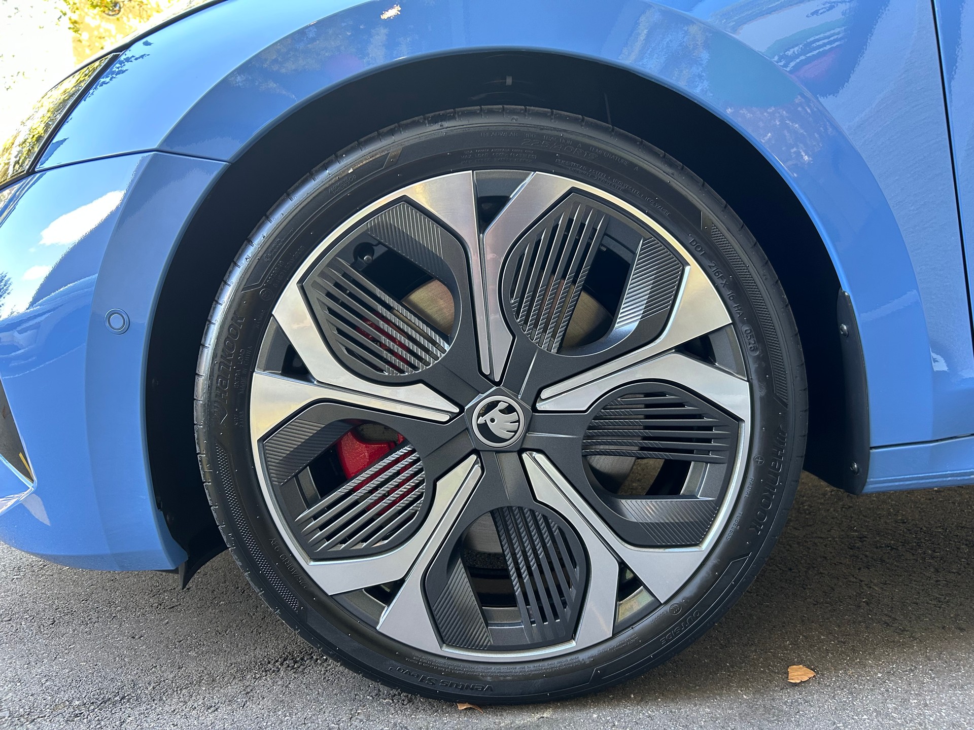 SKODA Octavia Combi 2.0 TSI DSG RS 30 Years Edition-image-14