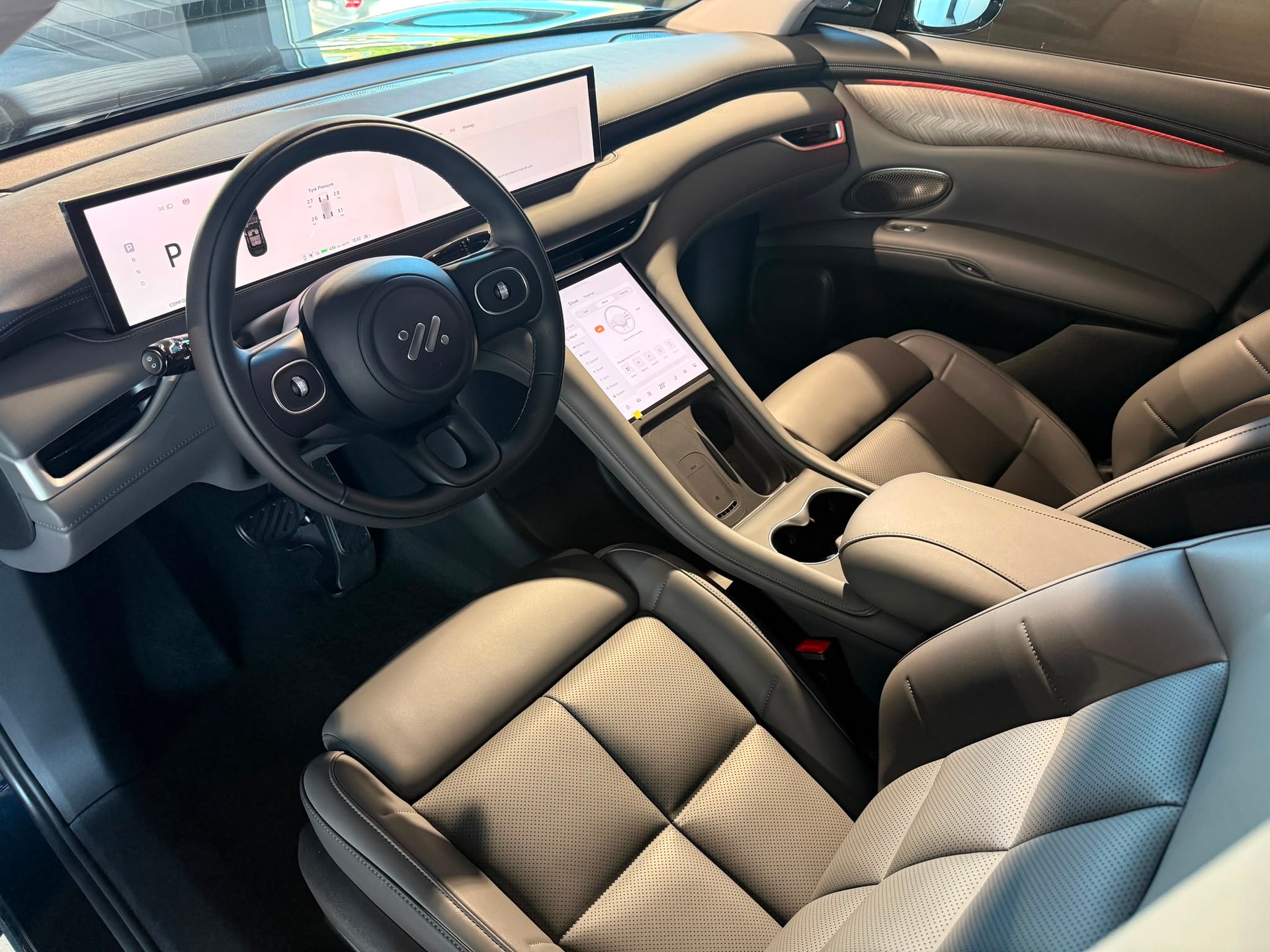 MG IM6 EV 100kWh Performance 20 AWD-image-10