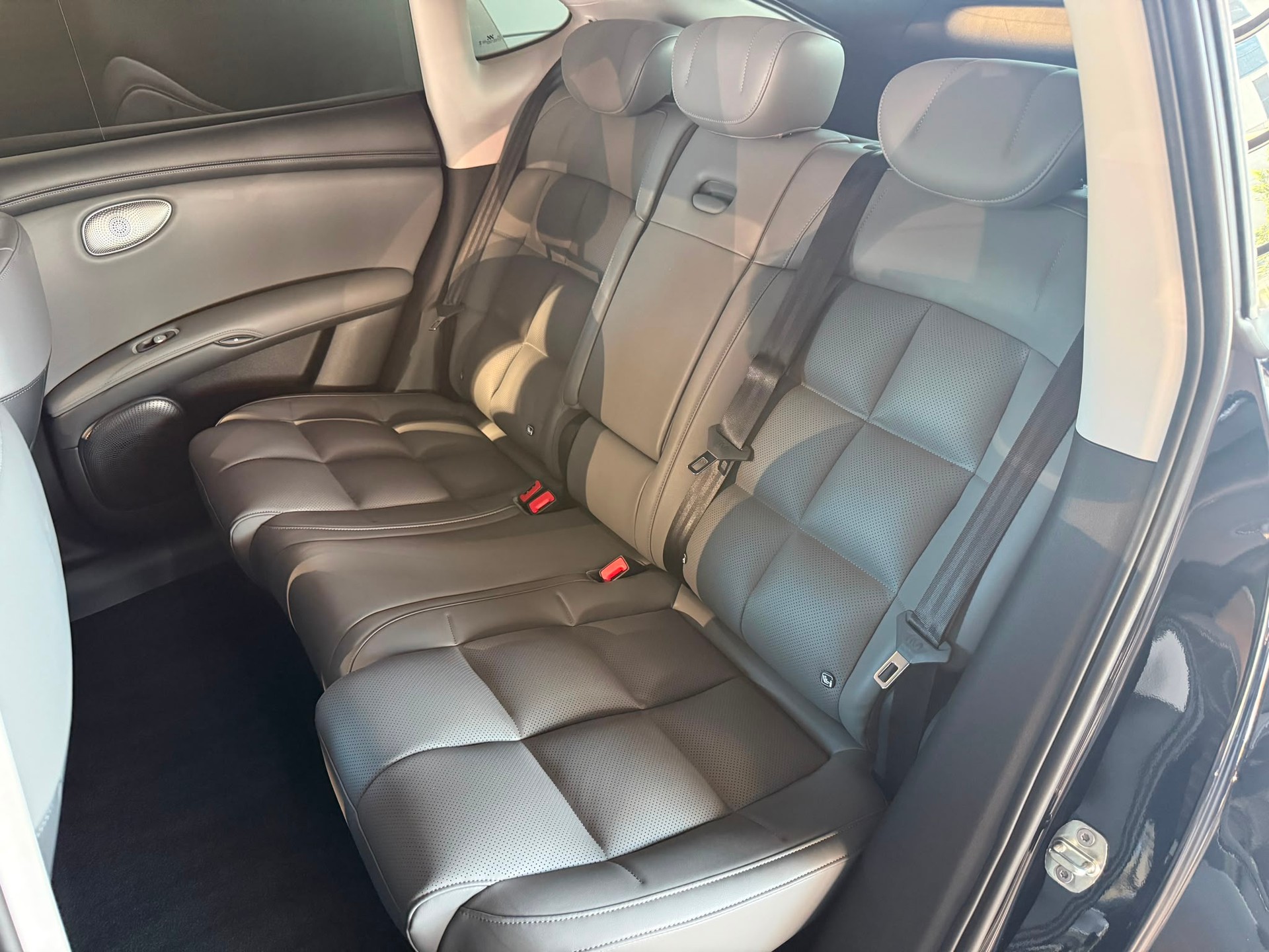 MG IM6 EV 100kWh Performance 20 AWD-image-8