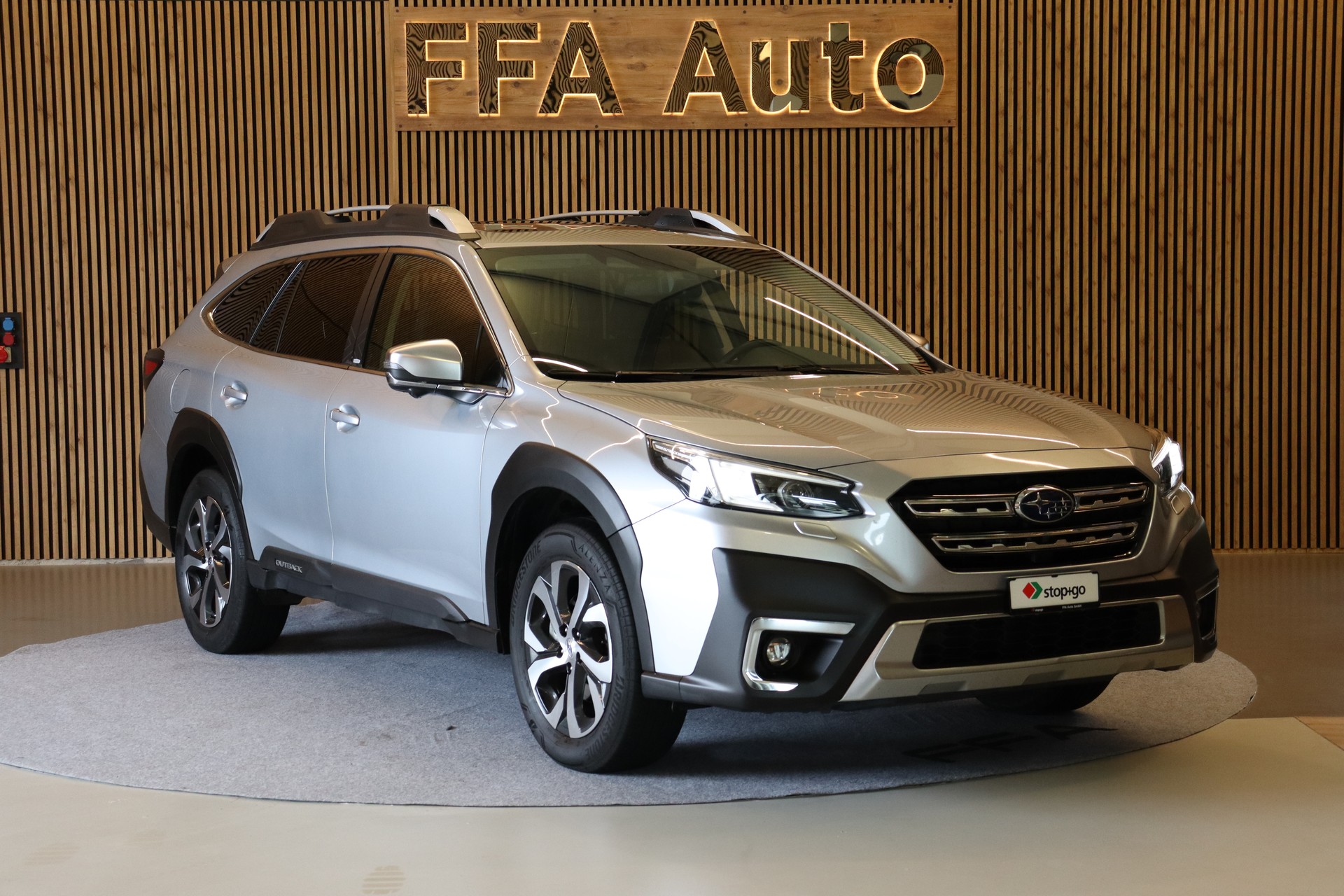 SUBARU Outback 2.5i Luxury-image-5
