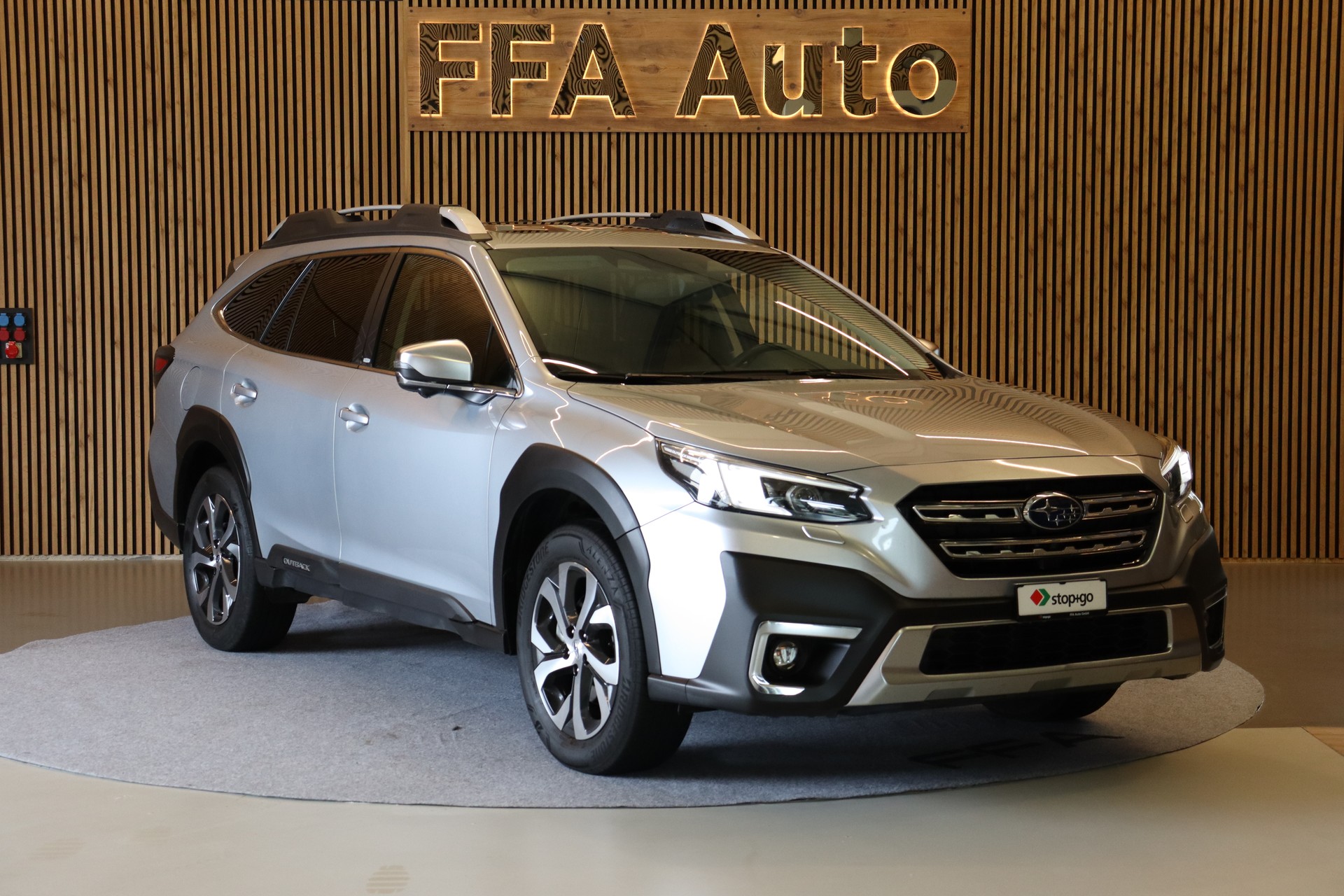 SUBARU Outback 2.5i Luxury-image-4