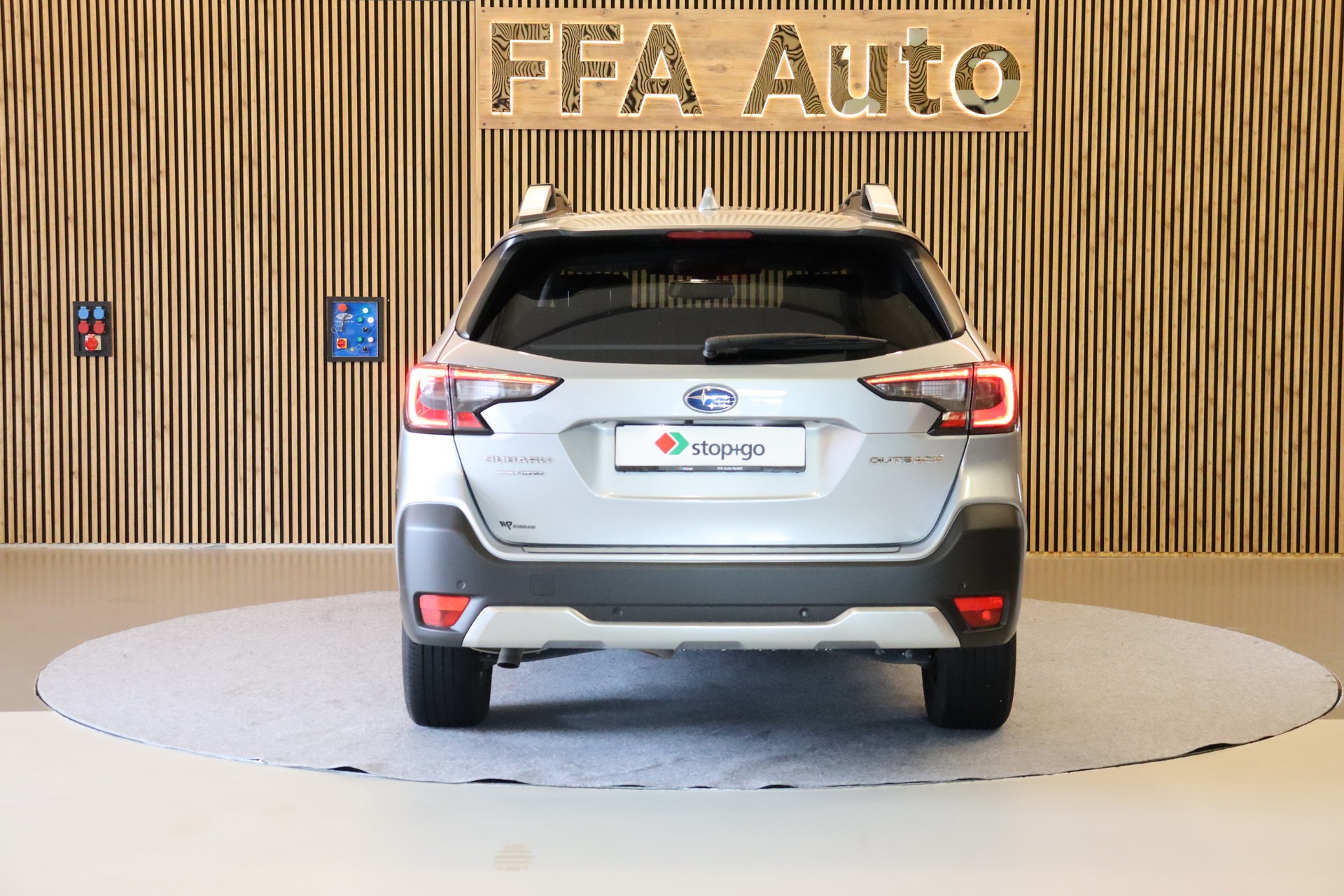 SUBARU Outback 2.5i Luxury-image-8