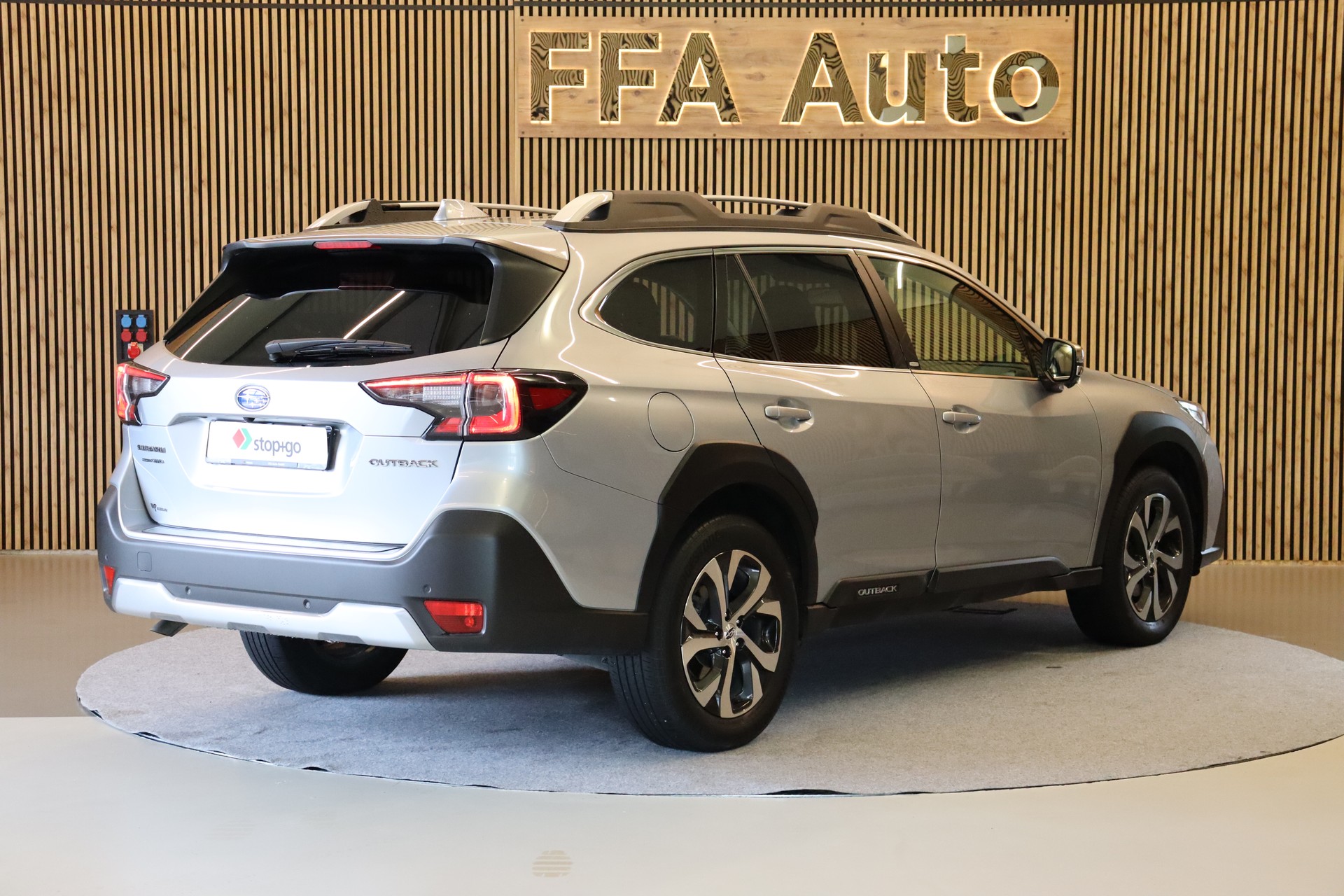 SUBARU Outback 2.5i Luxury-image-7