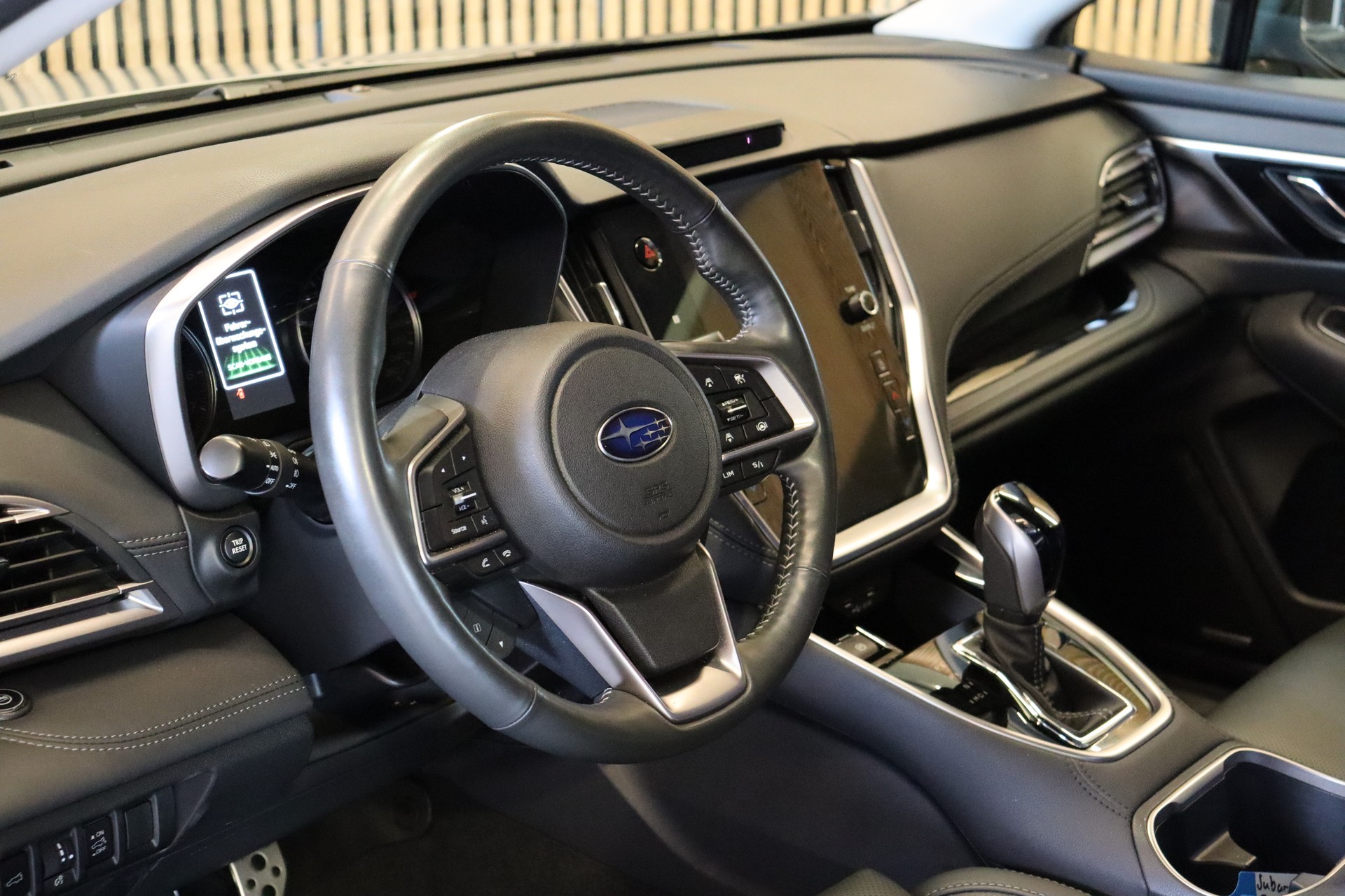 SUBARU Outback 2.5i Luxury-image-12