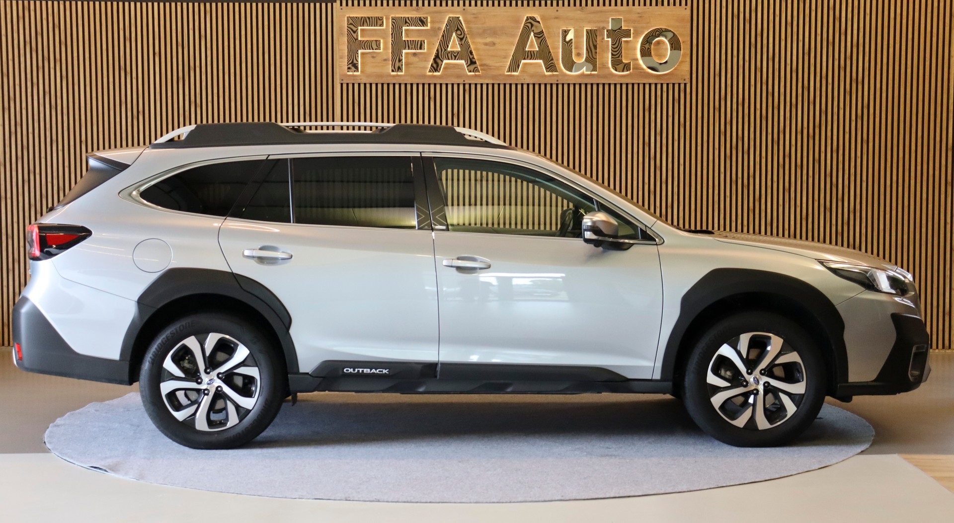 SUBARU Outback 2.5i Luxury-image-6