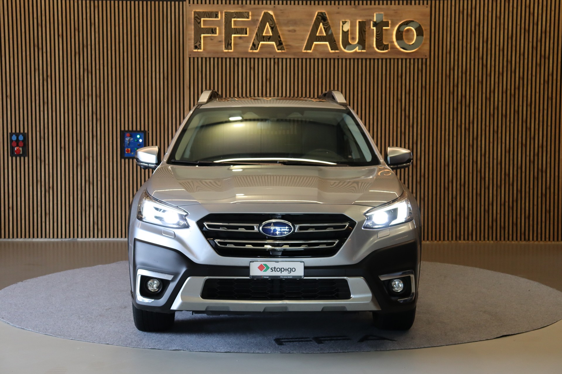SUBARU Outback 2.5i Luxury-image-2