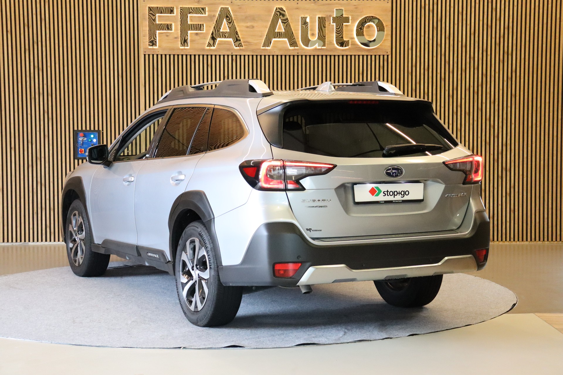 SUBARU Outback 2.5i Luxury-image-10