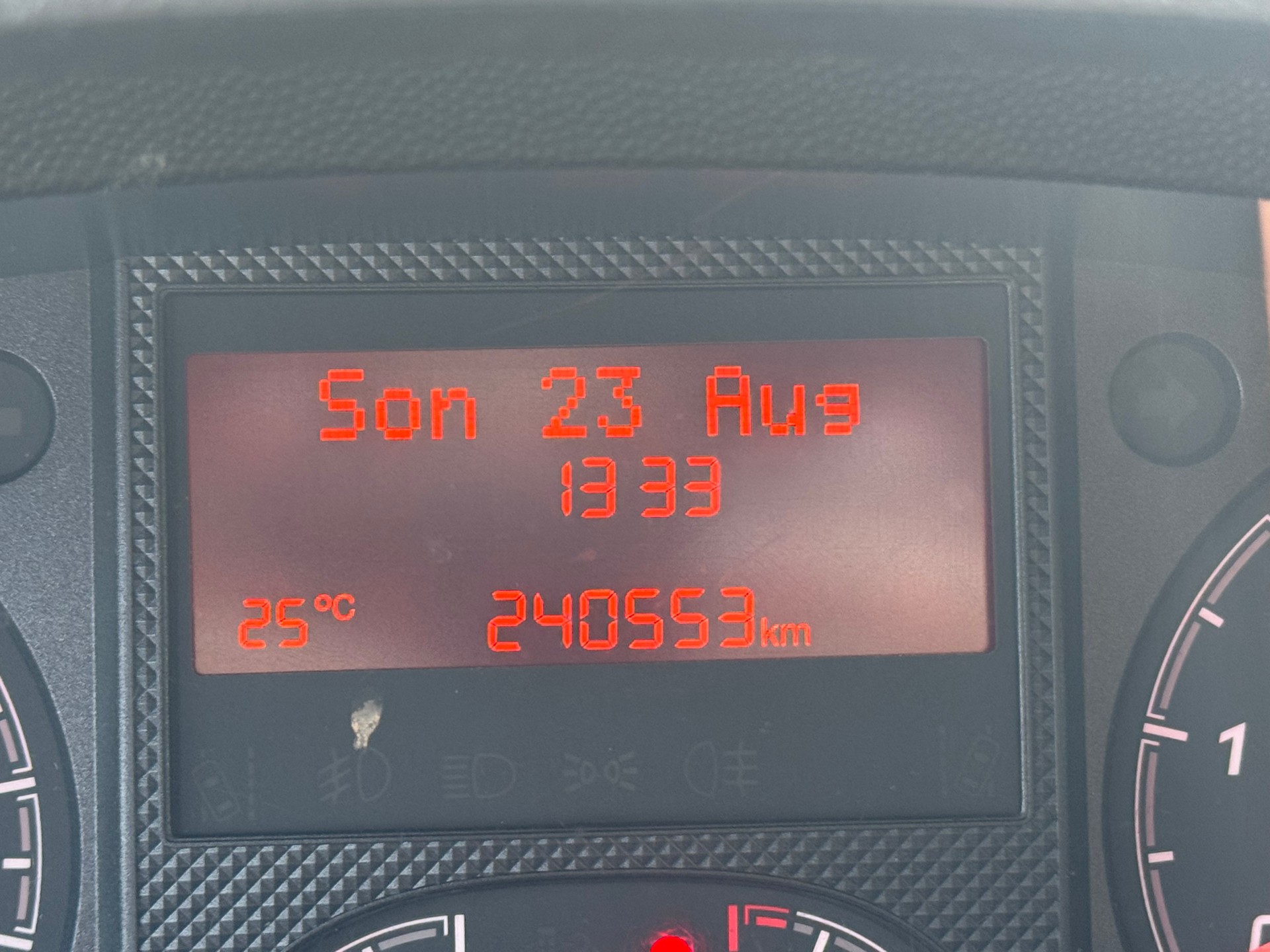 PEUGEOT Boxer 2.2 HDI 335 Pro L3H2-image-13