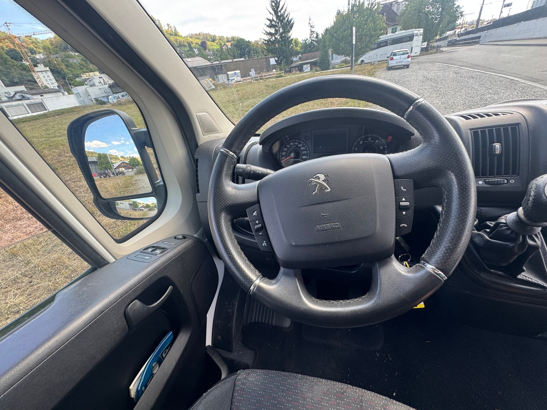 PEUGEOT Boxer 2.2 HDI 335 Pro L3H2-image-12
