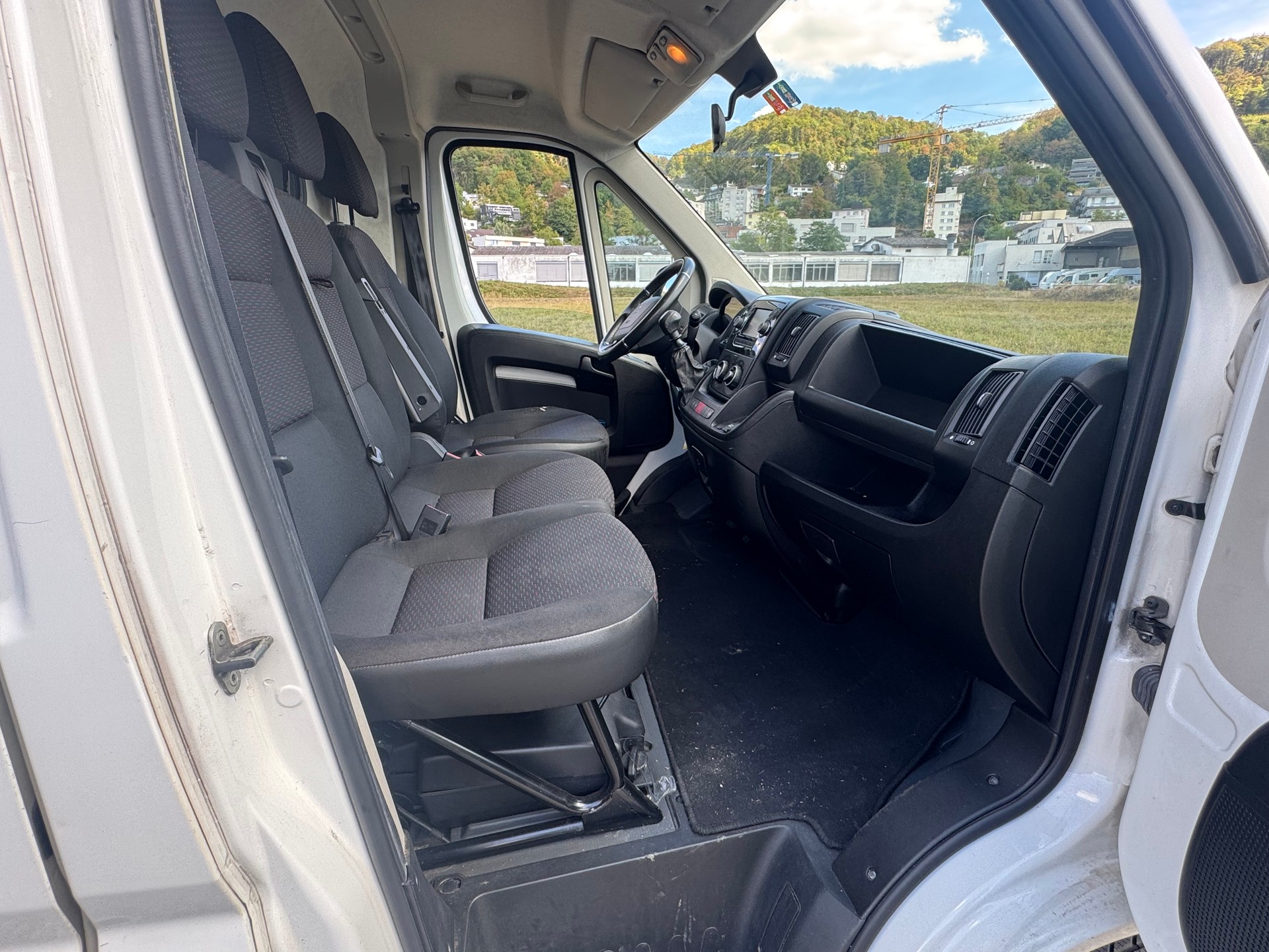 PEUGEOT Boxer 2.2 HDI 335 Pro L3H2-image-15