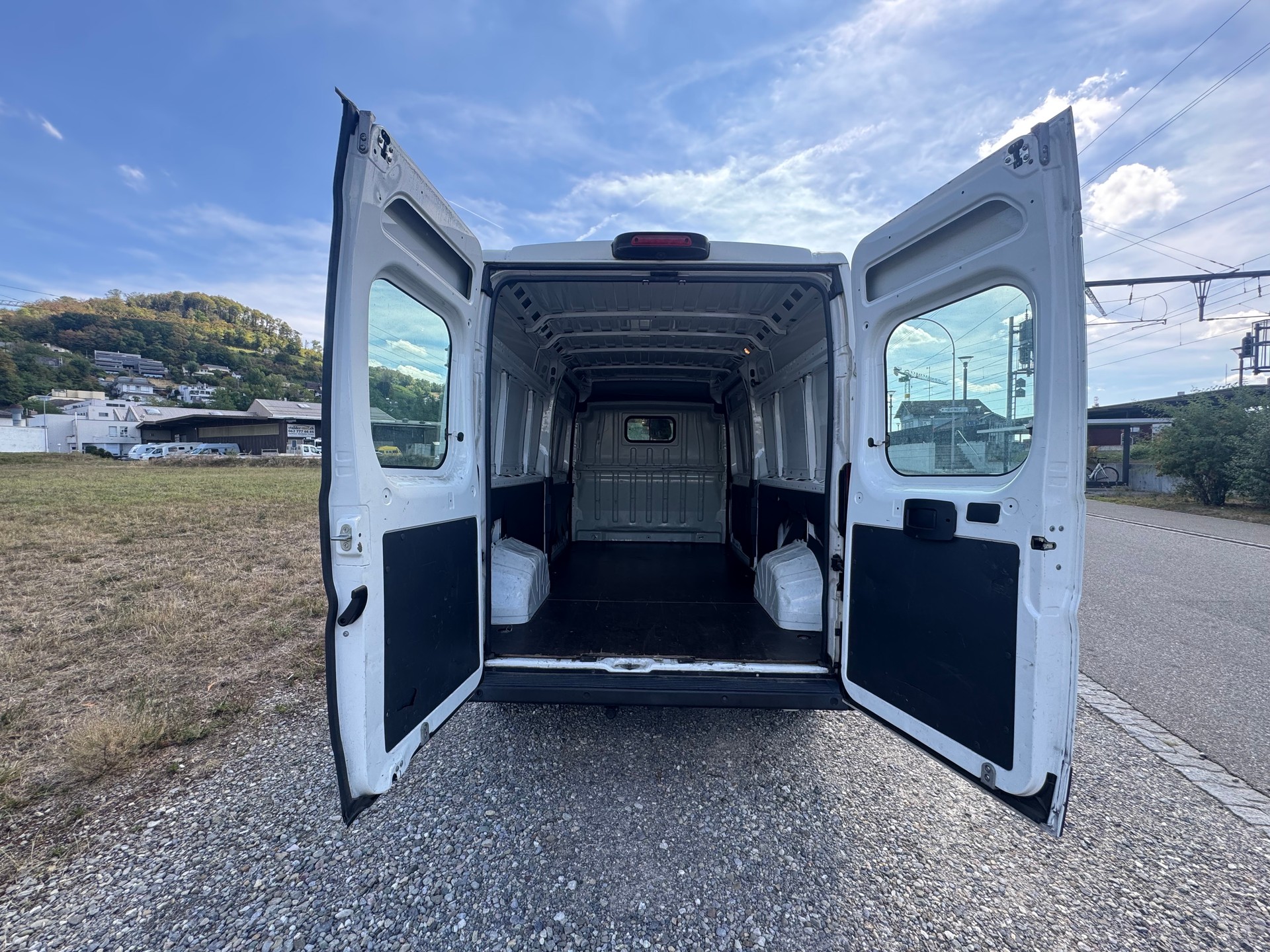 PEUGEOT Boxer 2.2 HDI 335 Pro L3H2-image-7