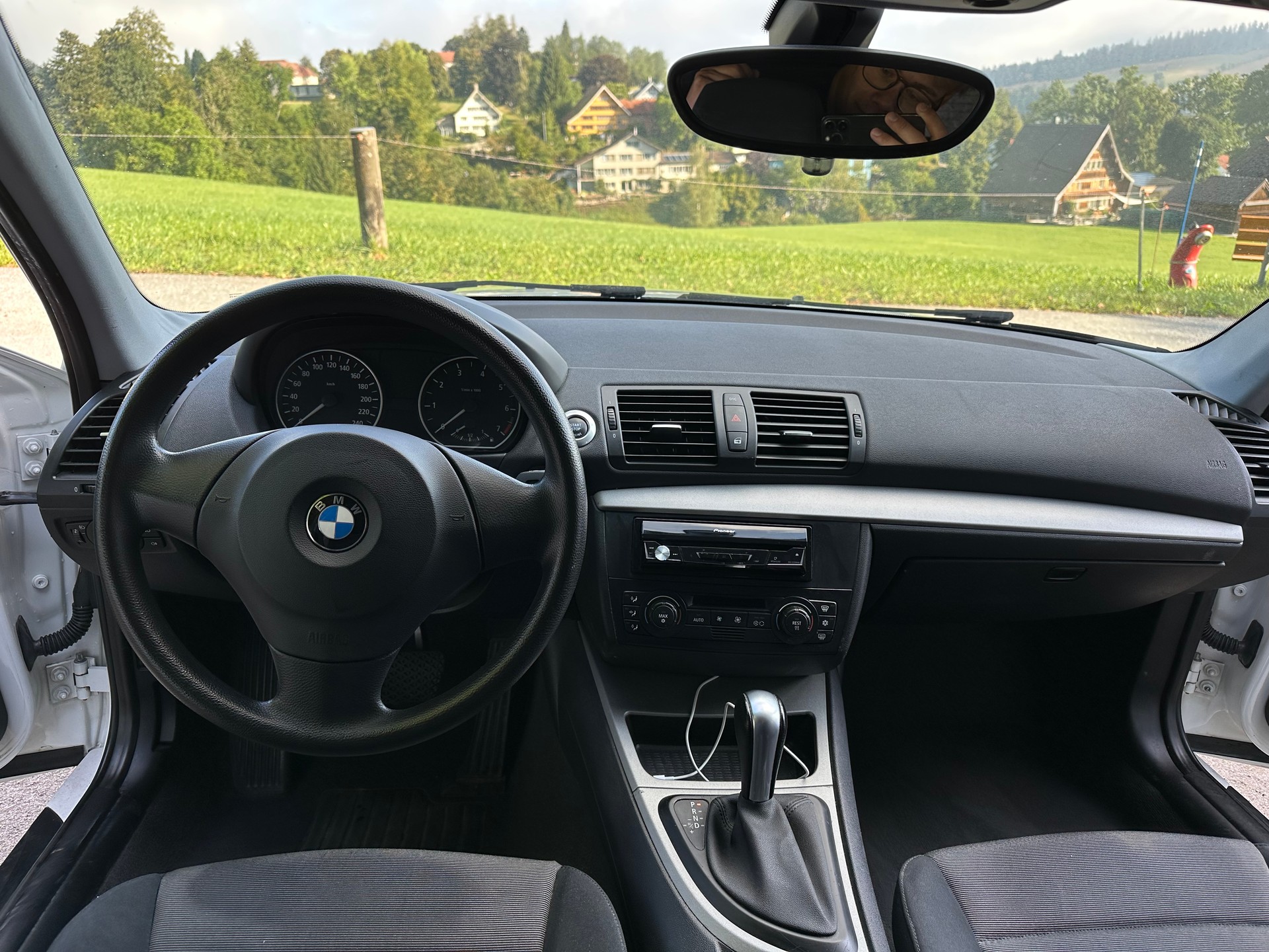 BMW 118i-image-5