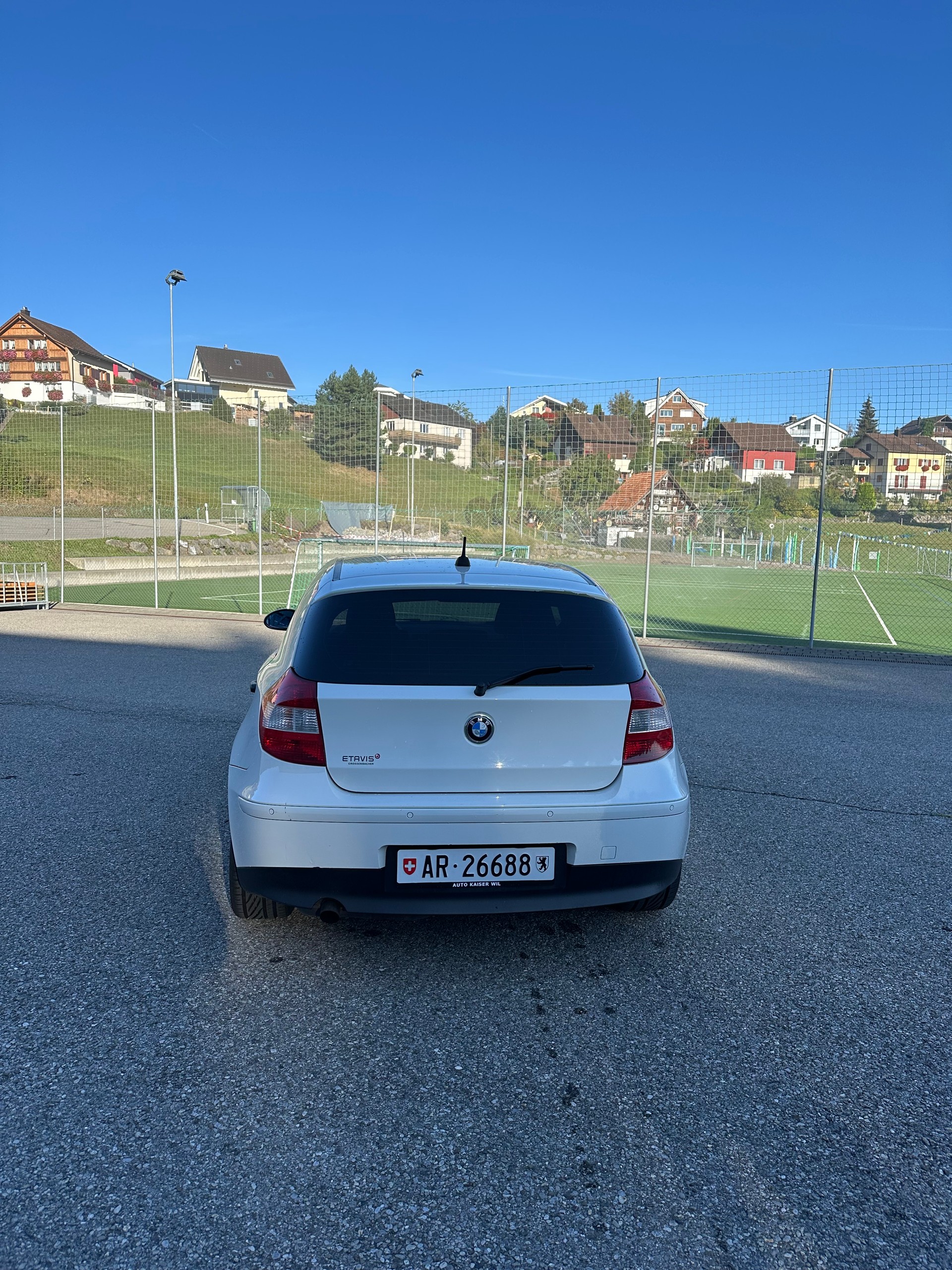 BMW 118i-image-3