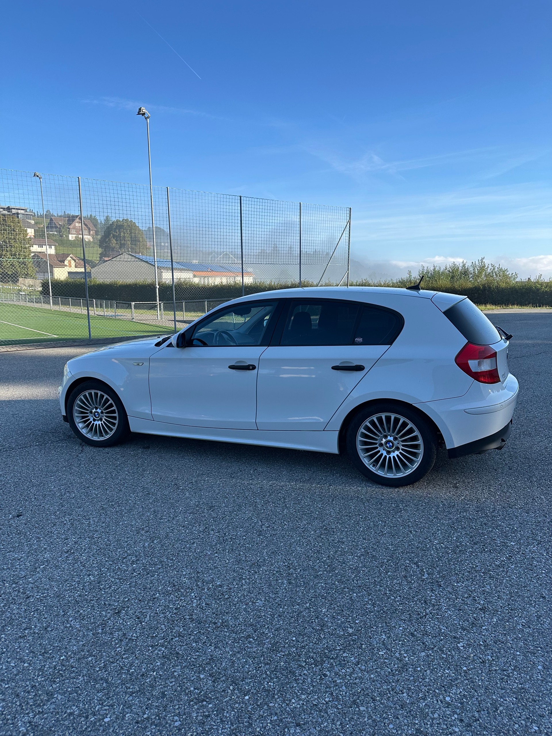BMW 118i-image-4