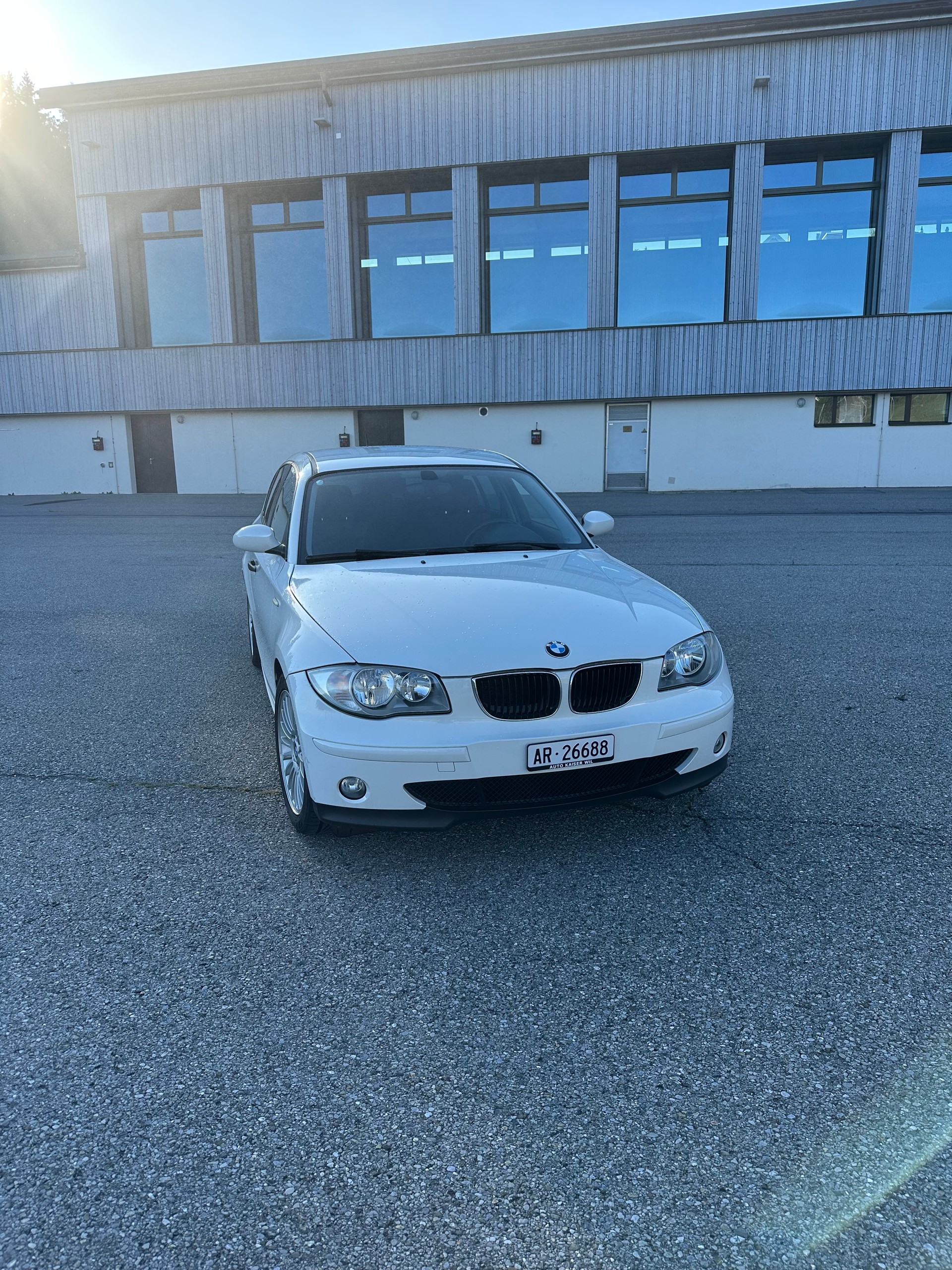 BMW 118i-image-1