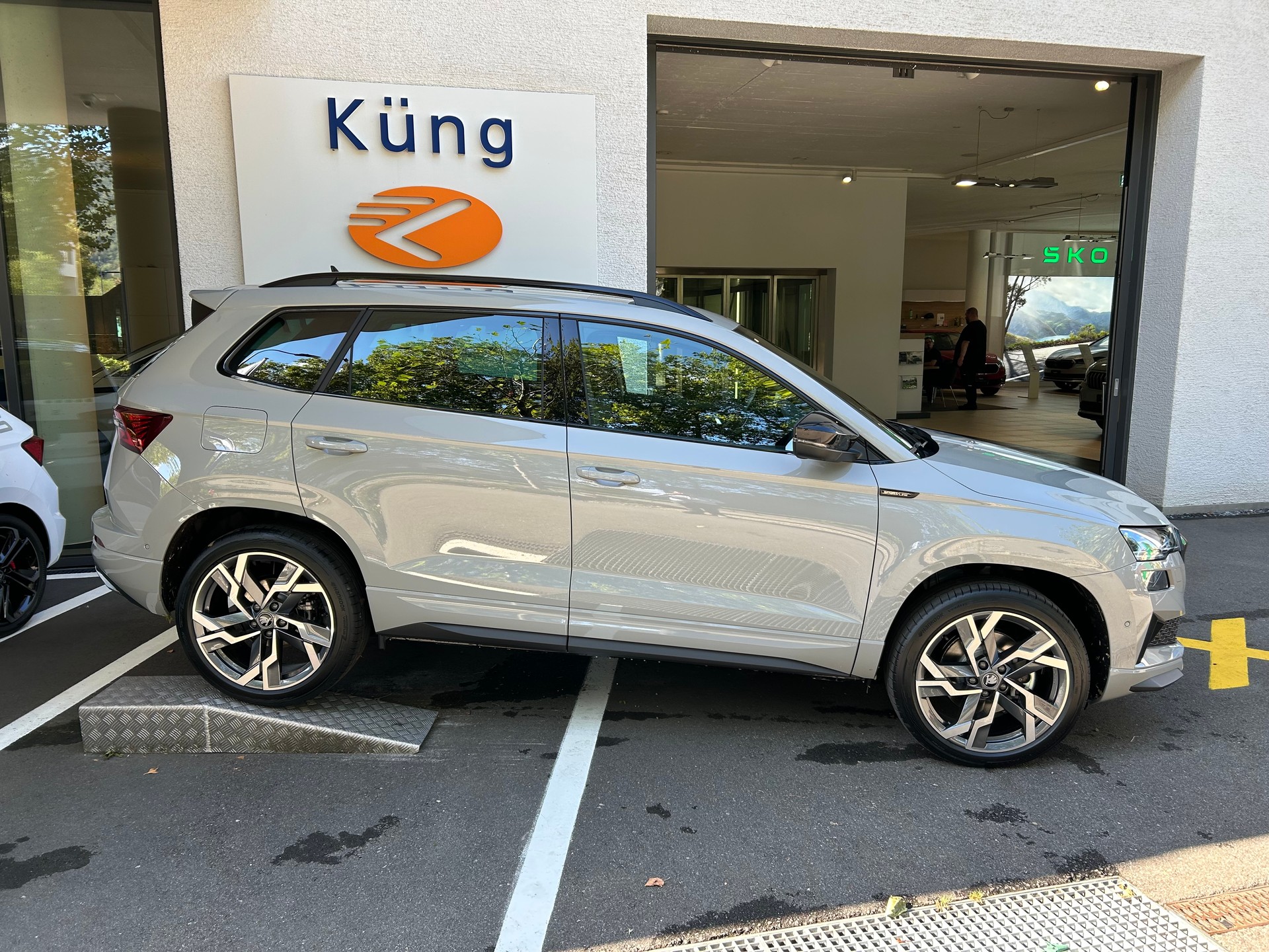 SKODA Karoq 2.0 TSI SportLine 4x4 DSG-image-1