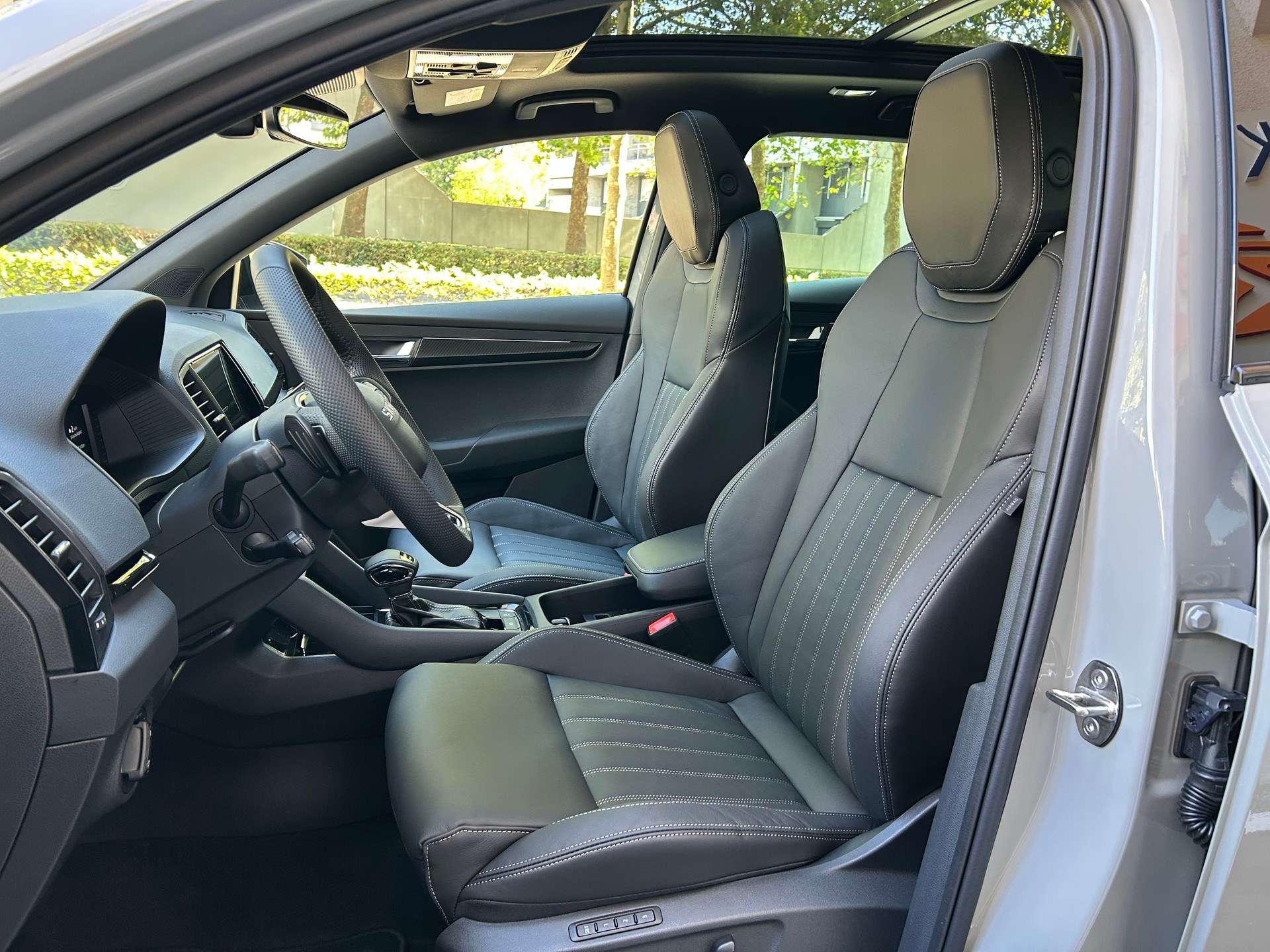 SKODA Karoq 2.0 TSI SportLine 4x4 DSG-image-8