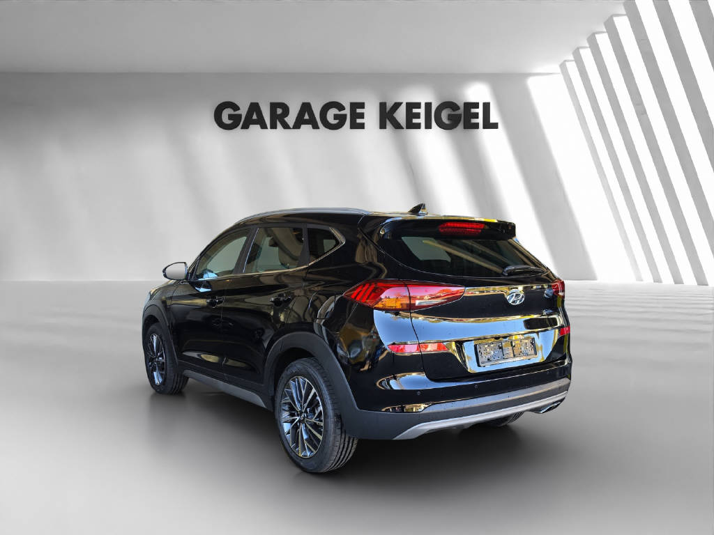 HYUNDAI Tucson 1.6 CRDi Amplia 2WD-image-2