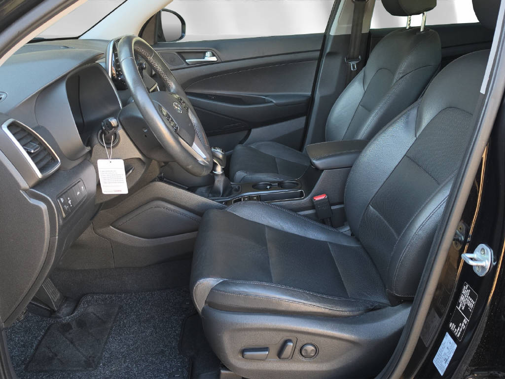 HYUNDAI Tucson 1.6 CRDi Amplia 2WD-image-3