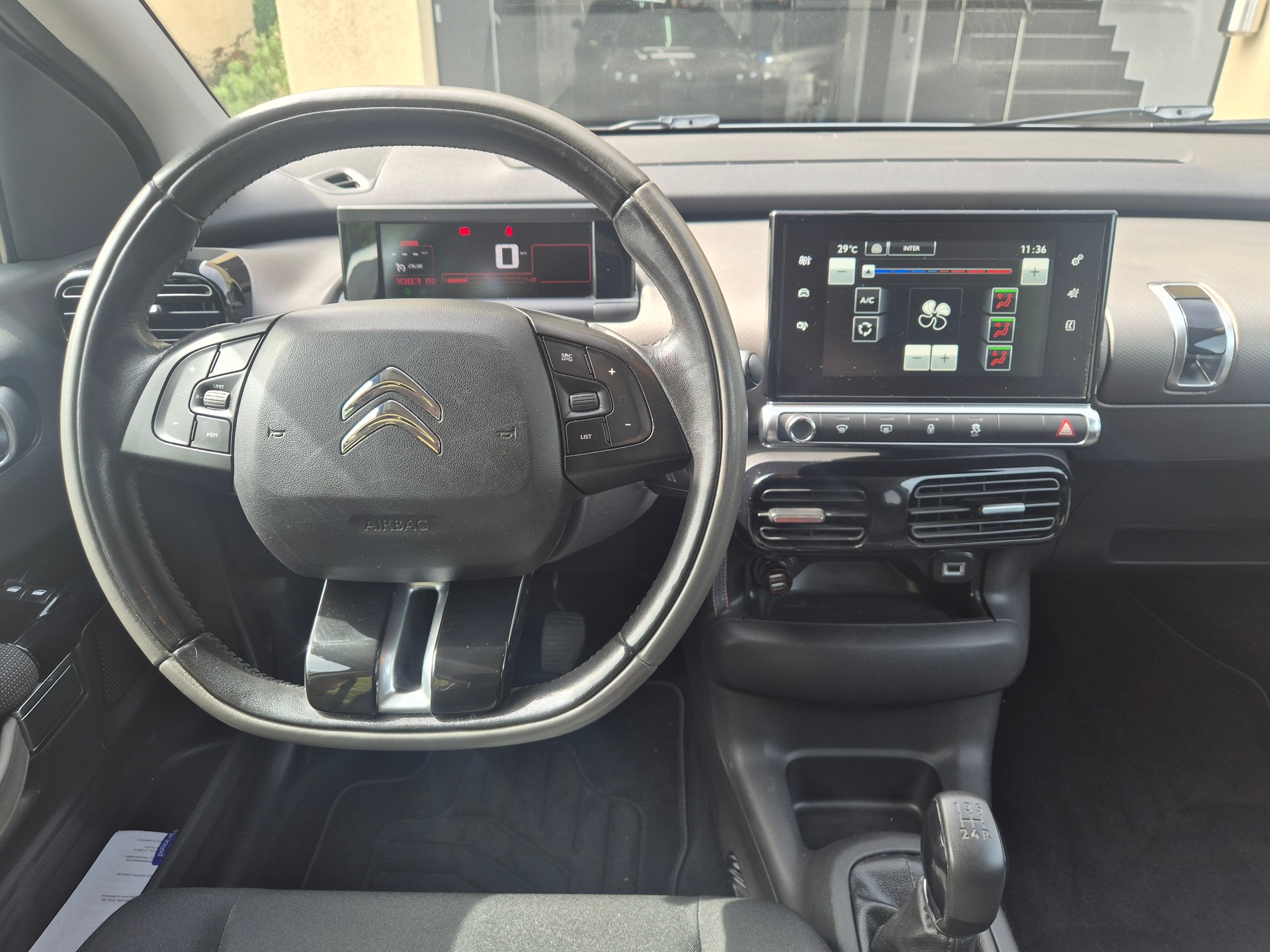 CITROEN C4 Cactus 1.2 VTi Feel Edition-image-17