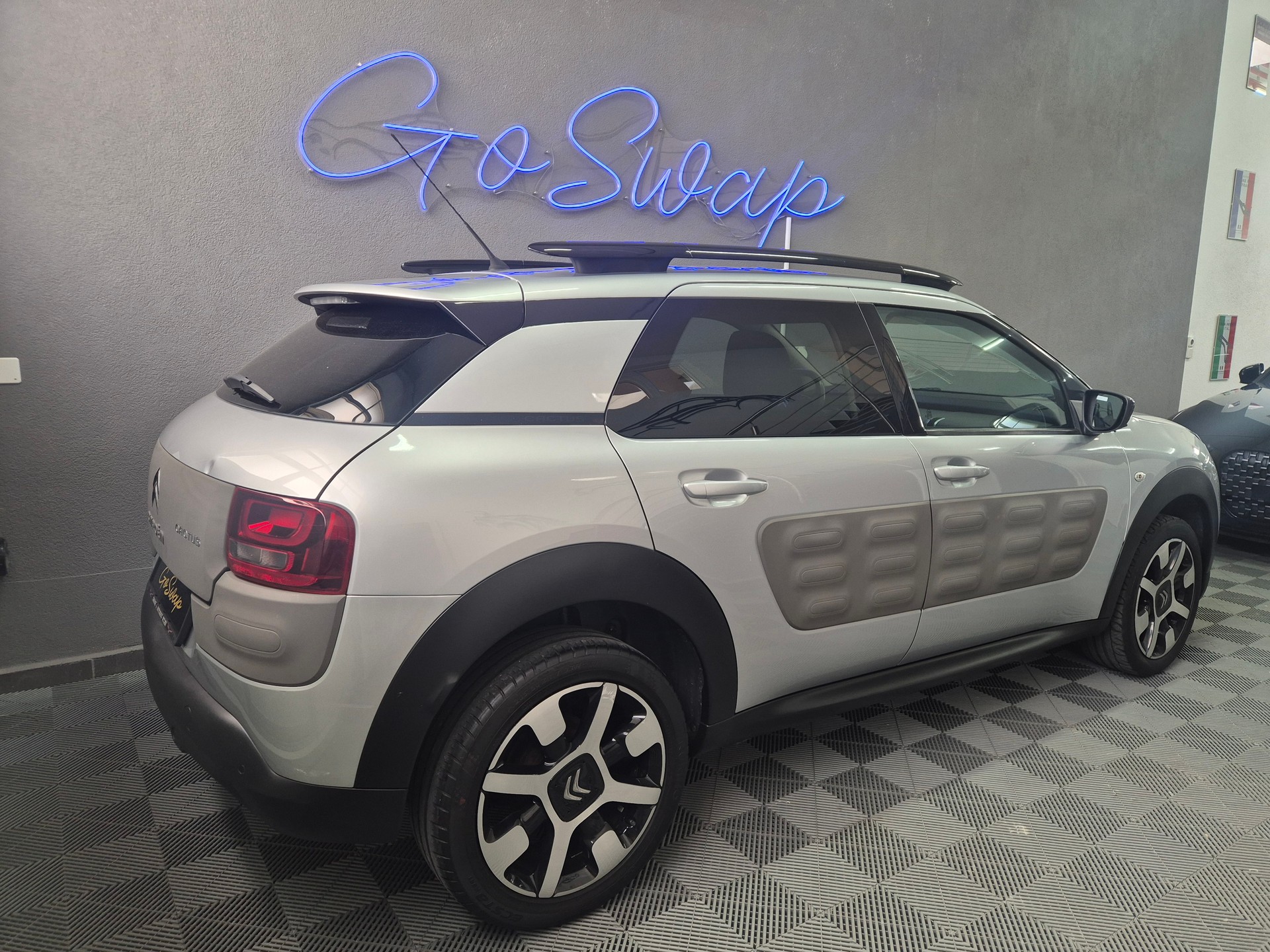 CITROEN C4 Cactus 1.2 VTi Feel Edition-image-5