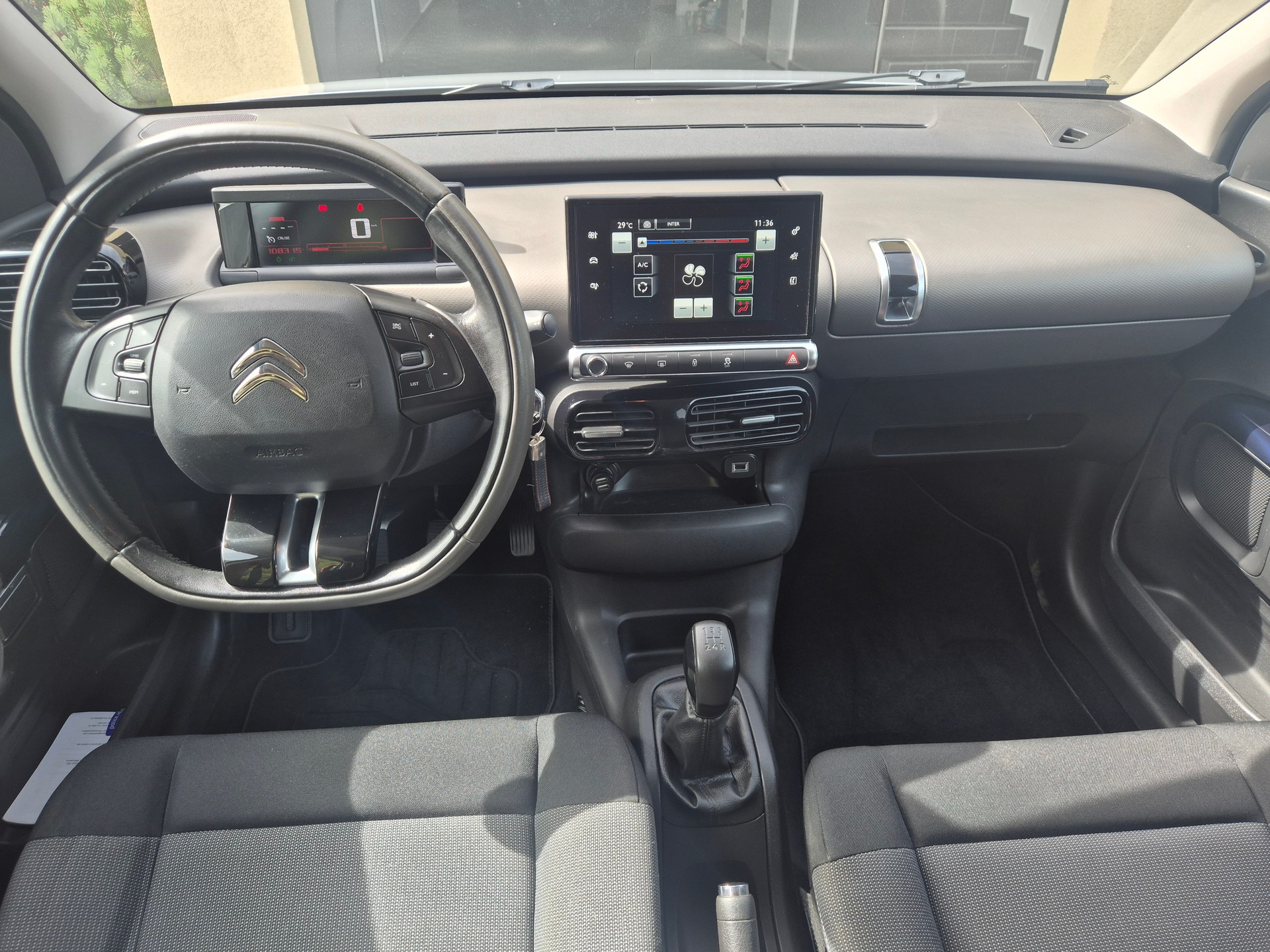 CITROEN C4 Cactus 1.2 VTi Feel Edition-image-16