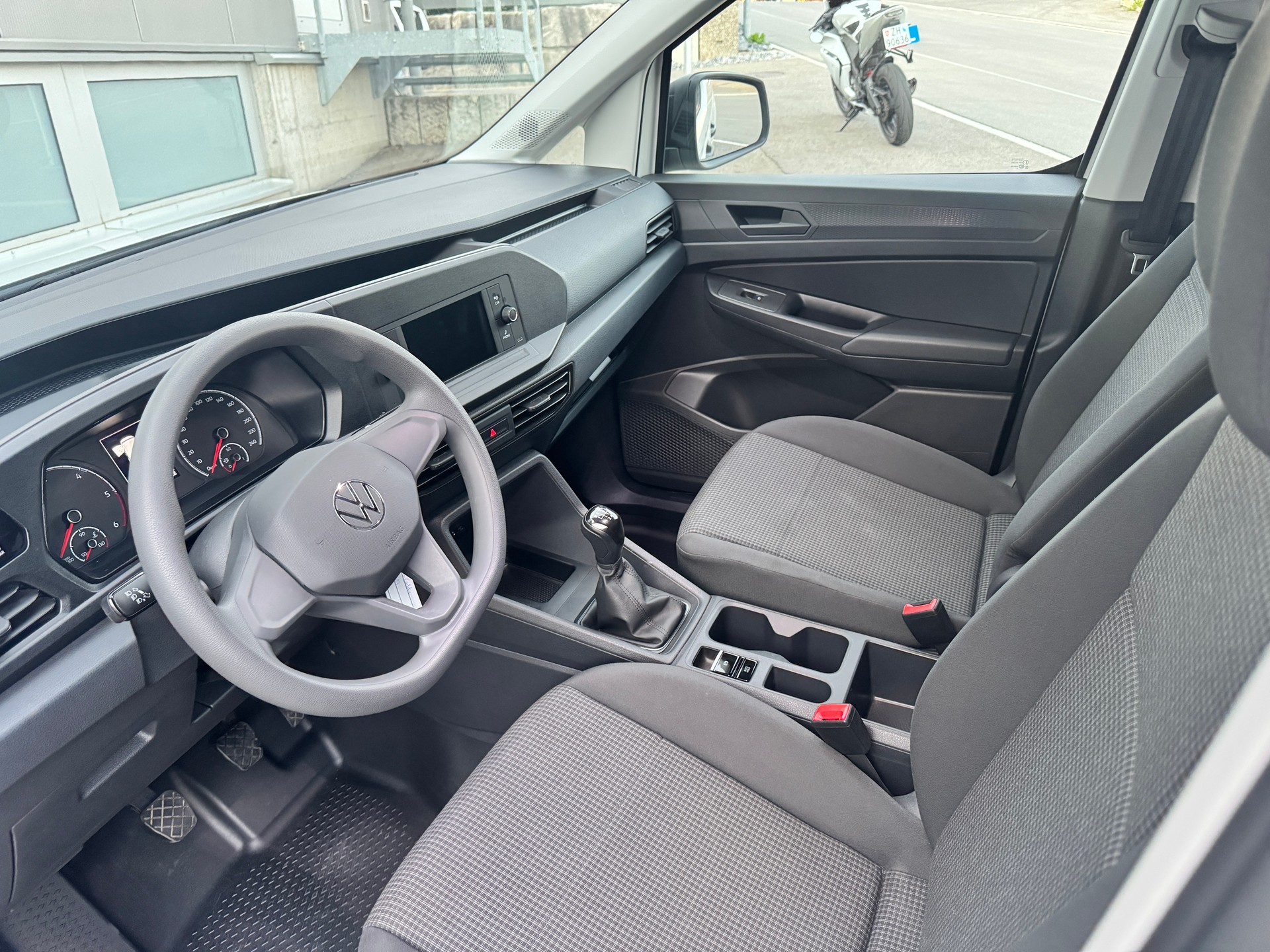 VW Caddy Cargo 2.0TDI Entry-image-4