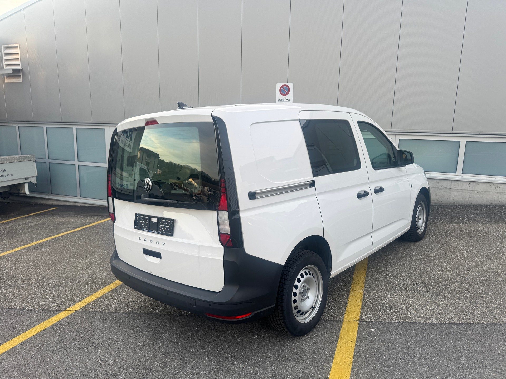 VW Caddy Cargo 2.0TDI Entry-image-3
