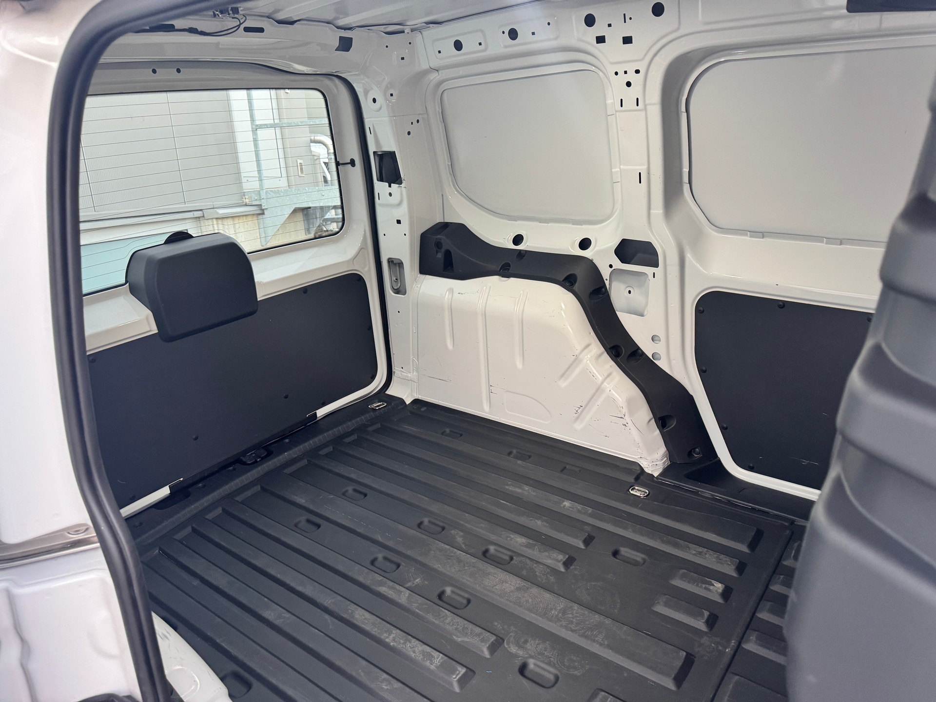VW Caddy Cargo 2.0TDI Entry-image-8