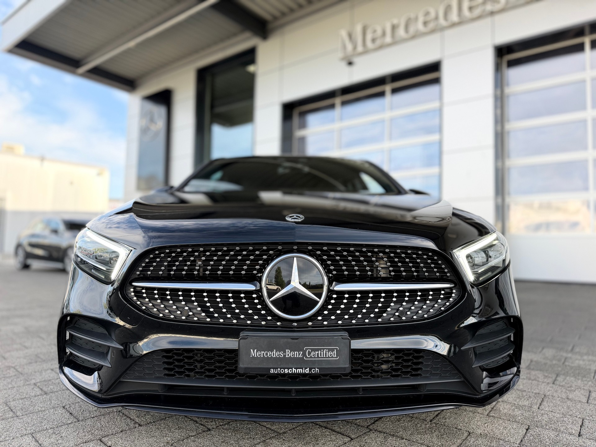 MERCEDES-BENZ A 180 AMG Line Night Star 7G-DCT-showroom-element-3