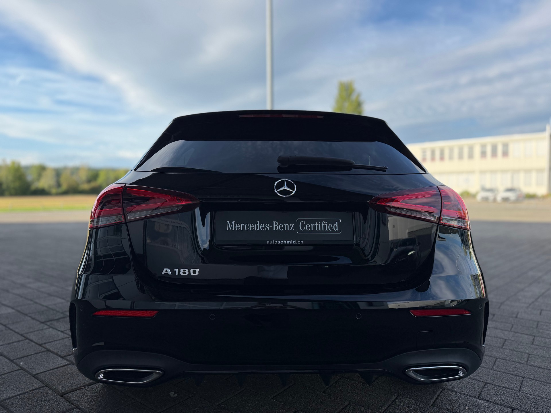MERCEDES-BENZ A 180 AMG Line Night Star 7G-DCT-showroom-element-2