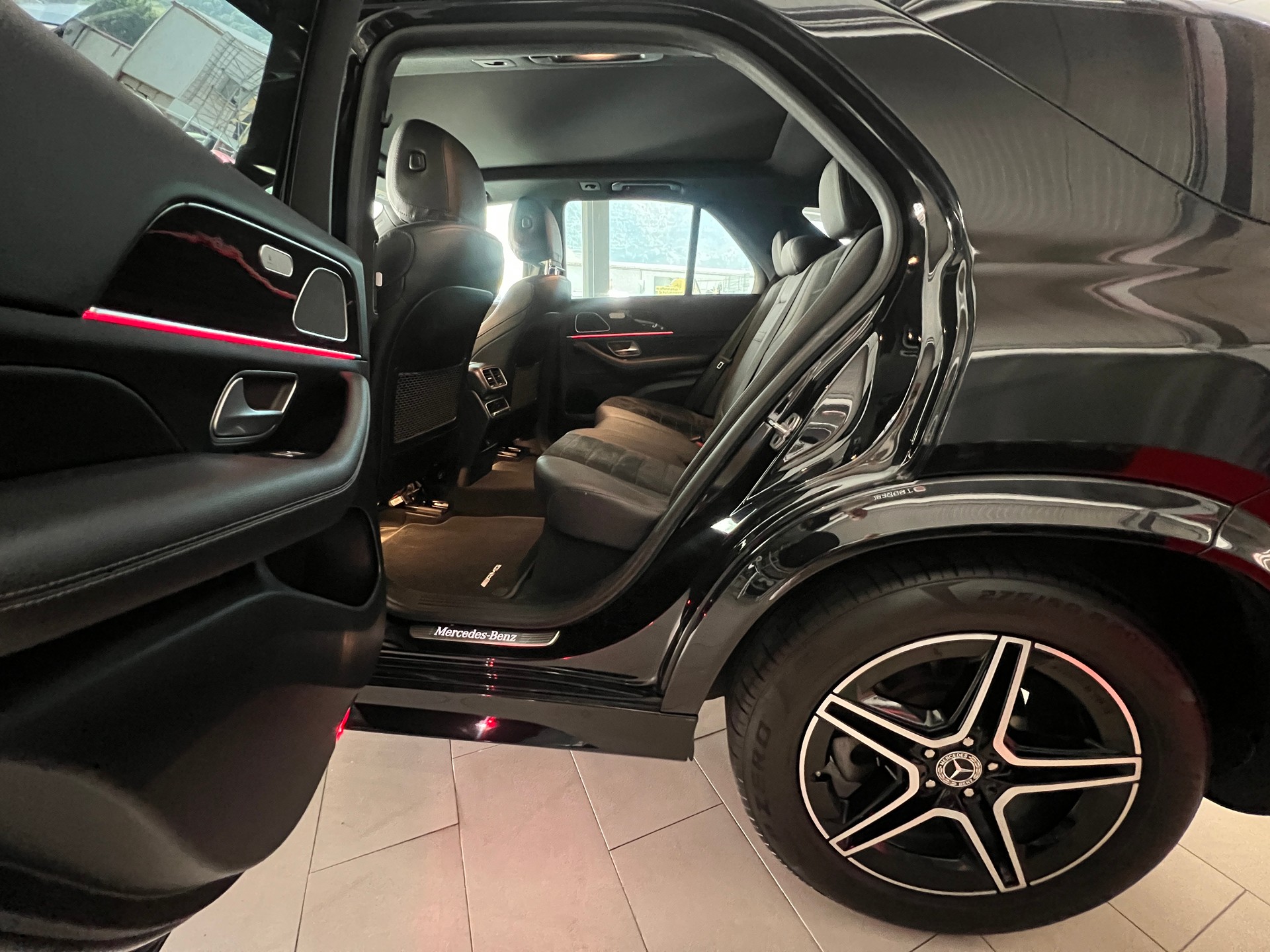 MERCEDES-BENZ GLE 350d 4 Matic AMG Line 9G-Tronic-image-11