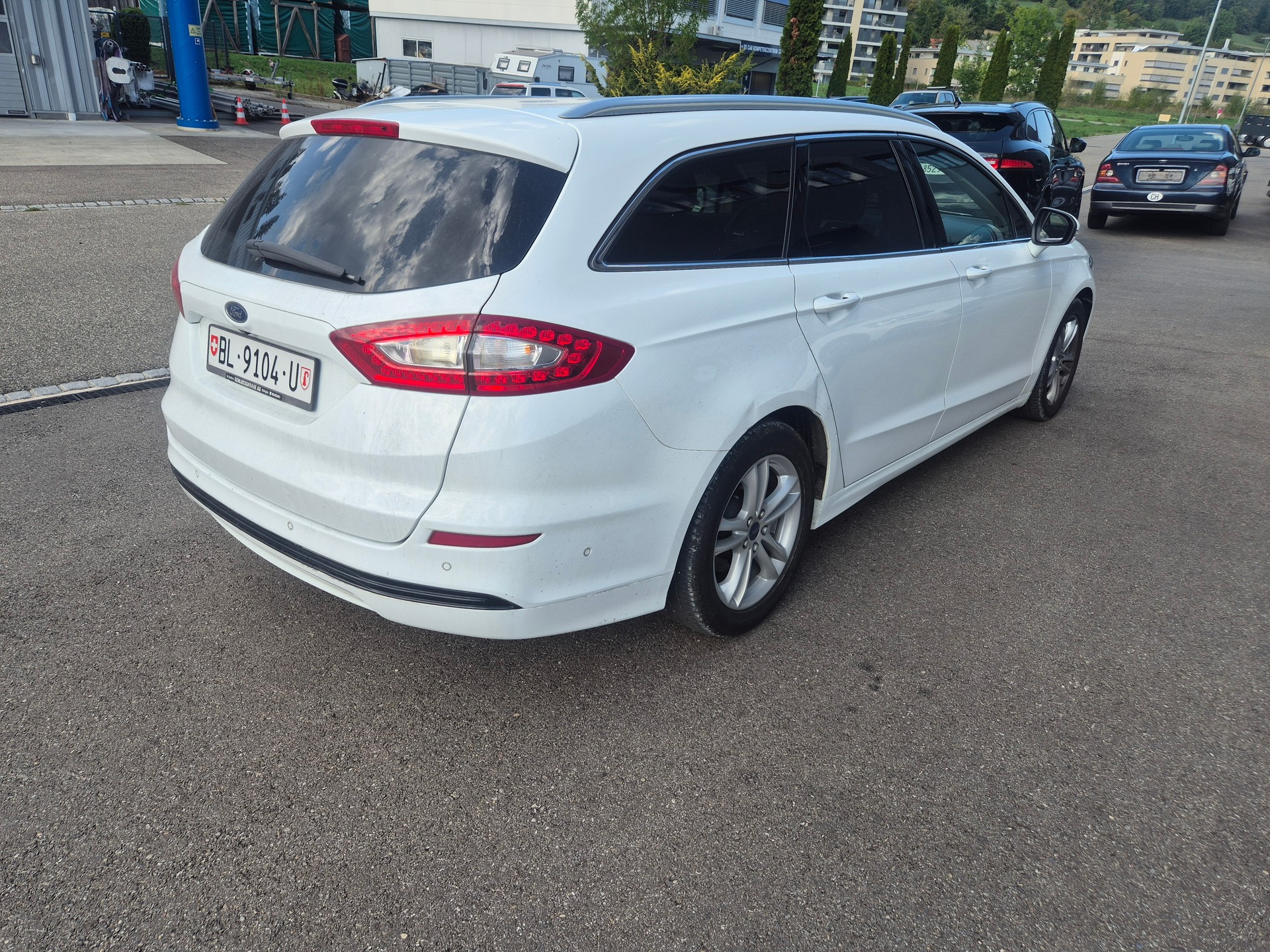 FORD Mondeo 2.0 TDCi Business Plus PowerShift-image-3
