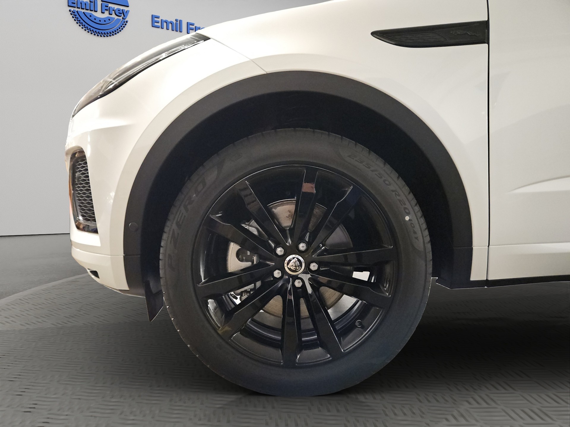 JAGUAR E-Pace 1.5 T 270e R-Dynamic SE AWD-image-10