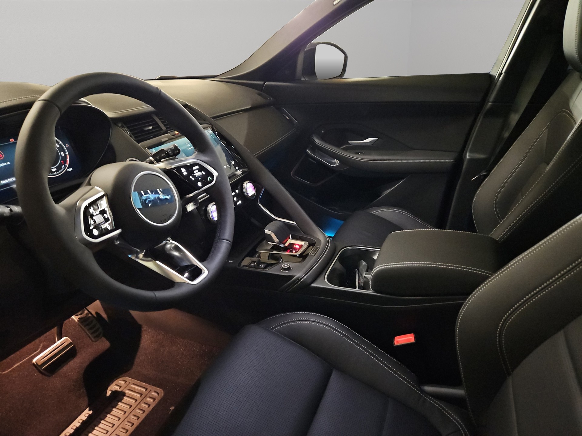 JAGUAR E-Pace 1.5 T 270e R-Dynamic SE AWD-image-5