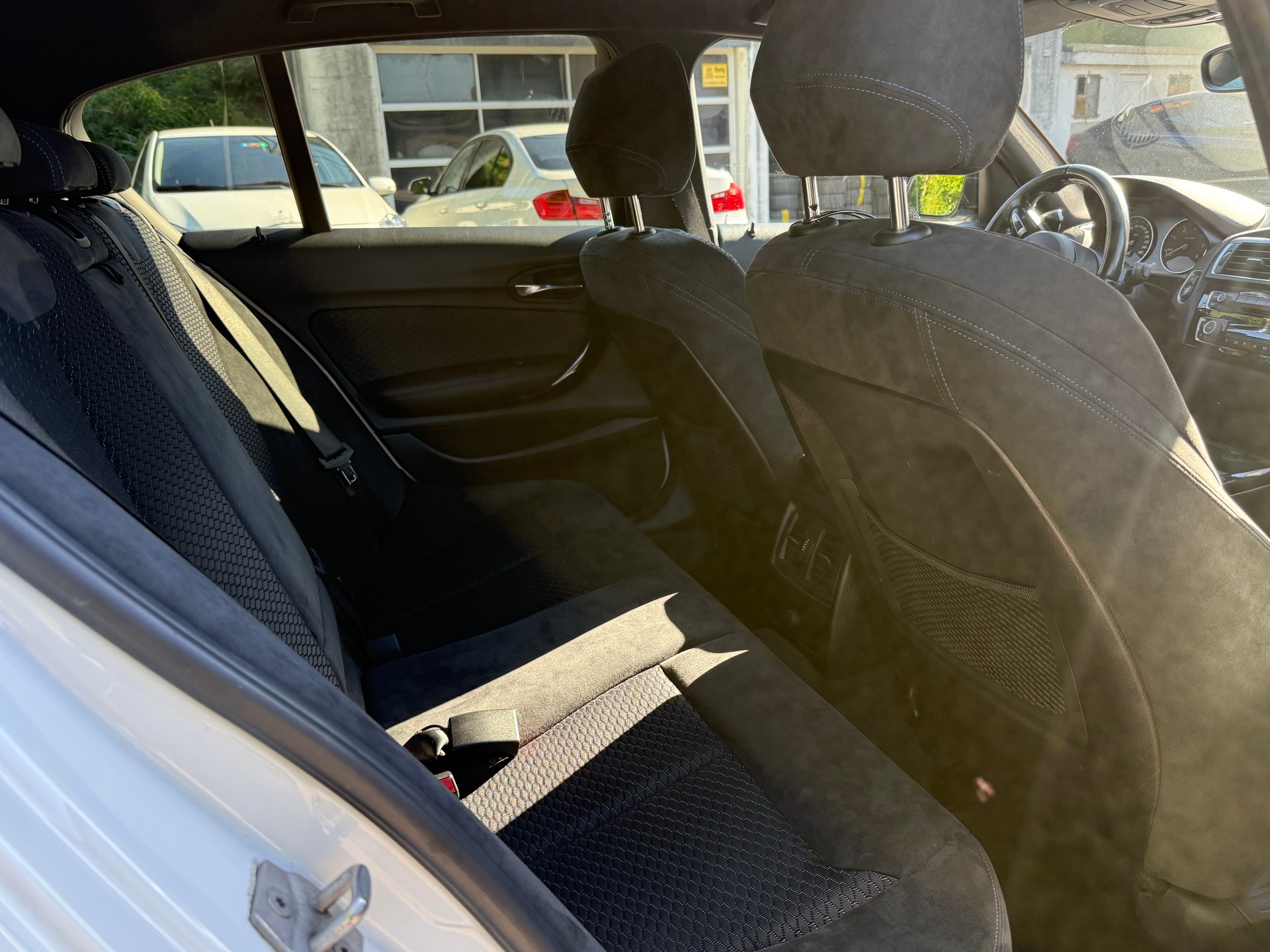 BMW 120d xDrive M Sport Steptronic-image-12
