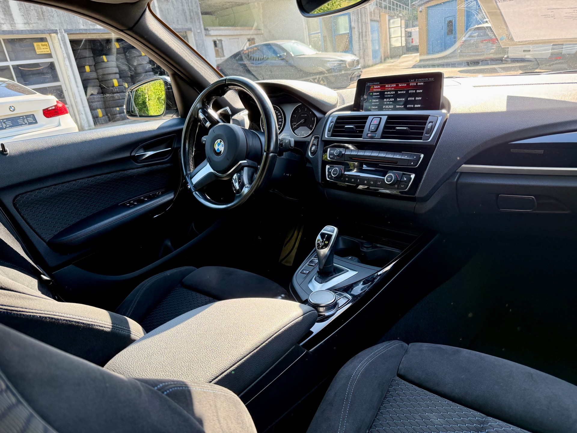 BMW 120d xDrive M Sport Steptronic-image-10