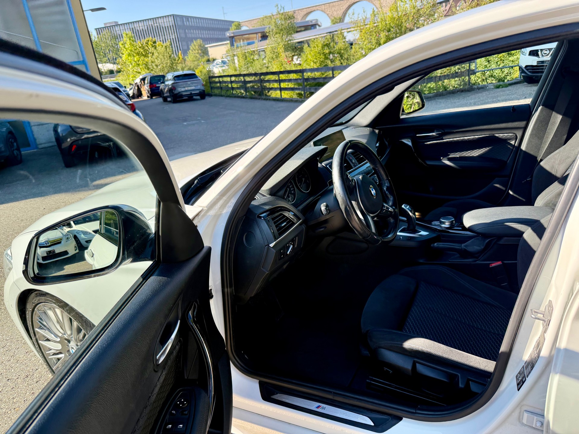 BMW 120d xDrive M Sport Steptronic-image-11