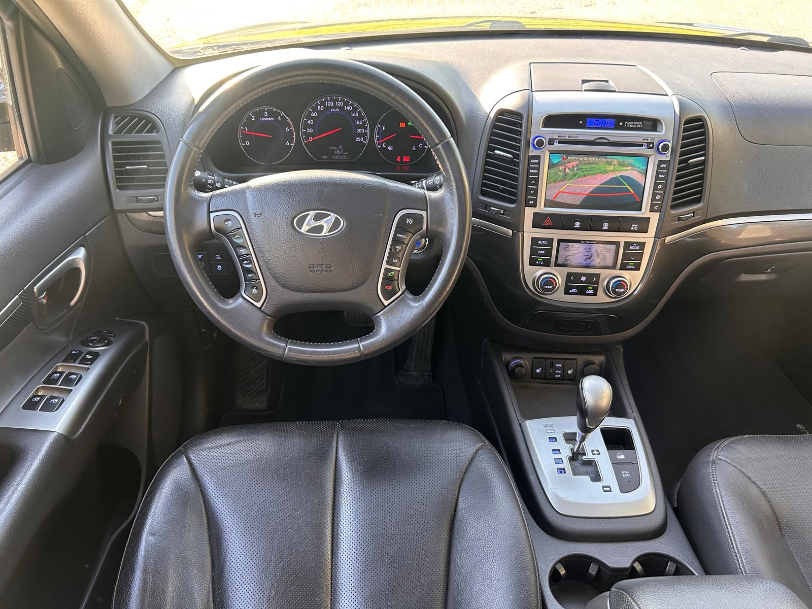HYUNDAI Santa Fe 2.2 CRDI Style 4WD Automatic-image-17