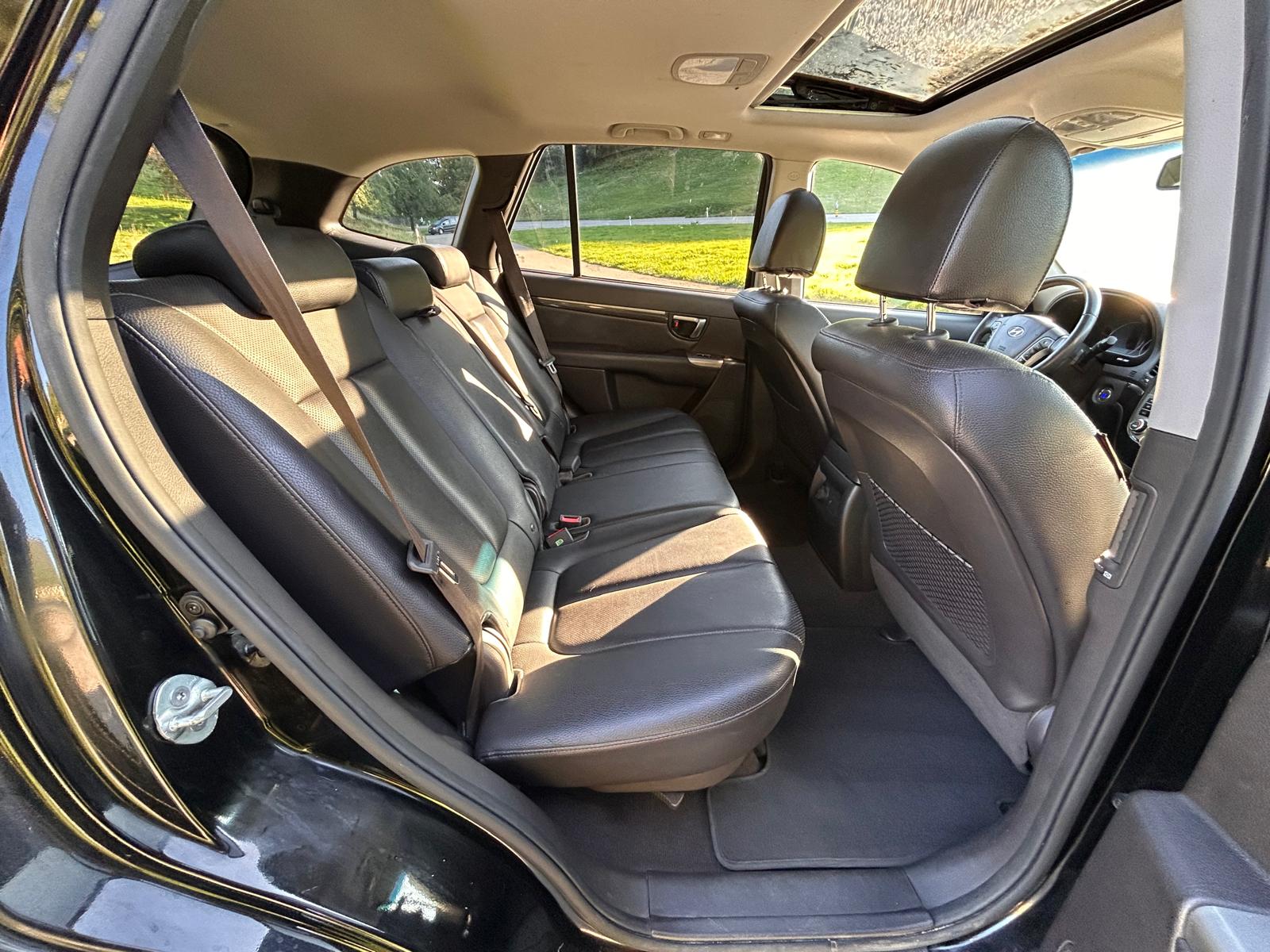 HYUNDAI Santa Fe 2.2 CRDI Style 4WD Automatic-image-9