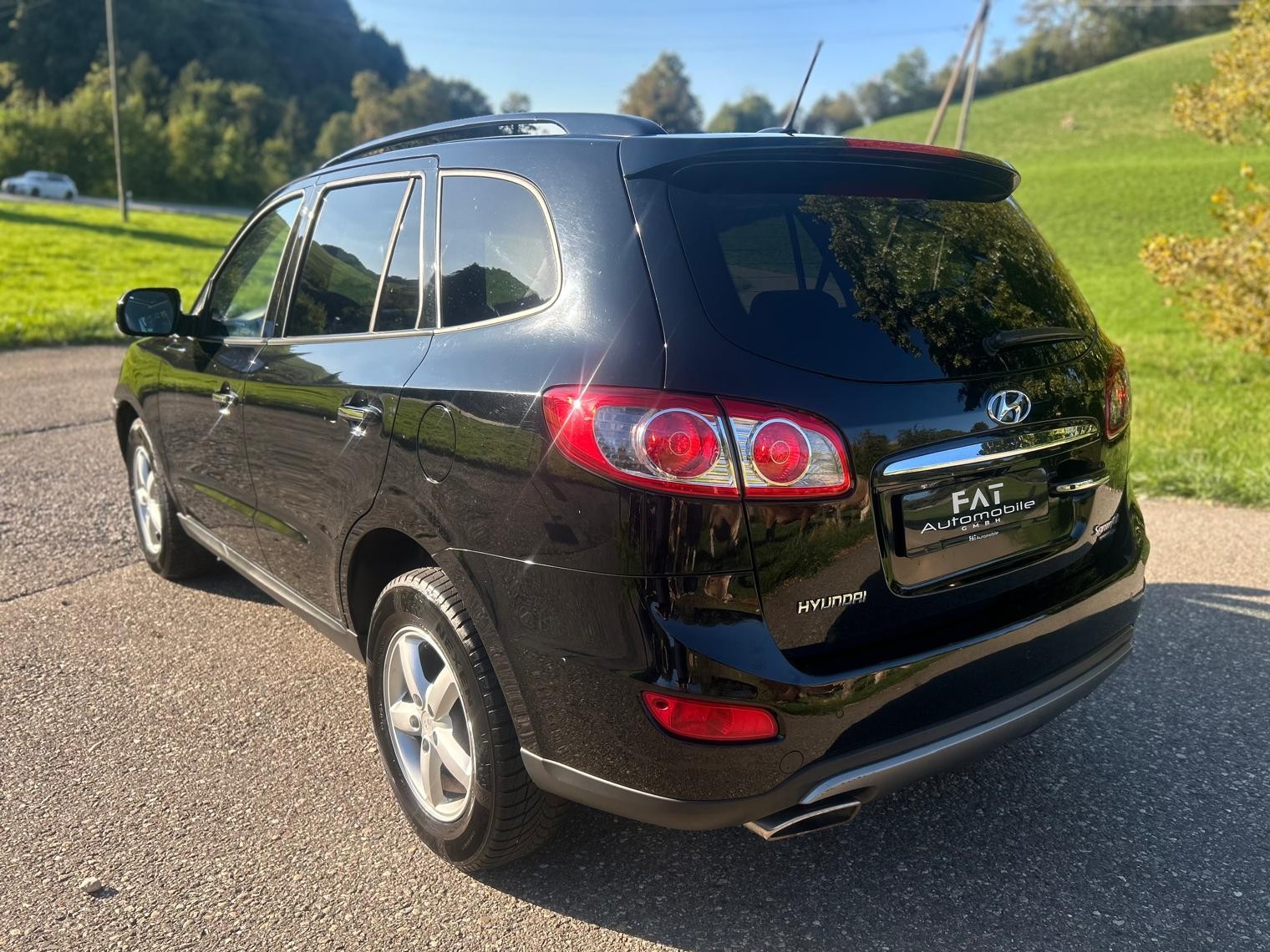 HYUNDAI Santa Fe 2.2 CRDI Style 4WD Automatic-image-2