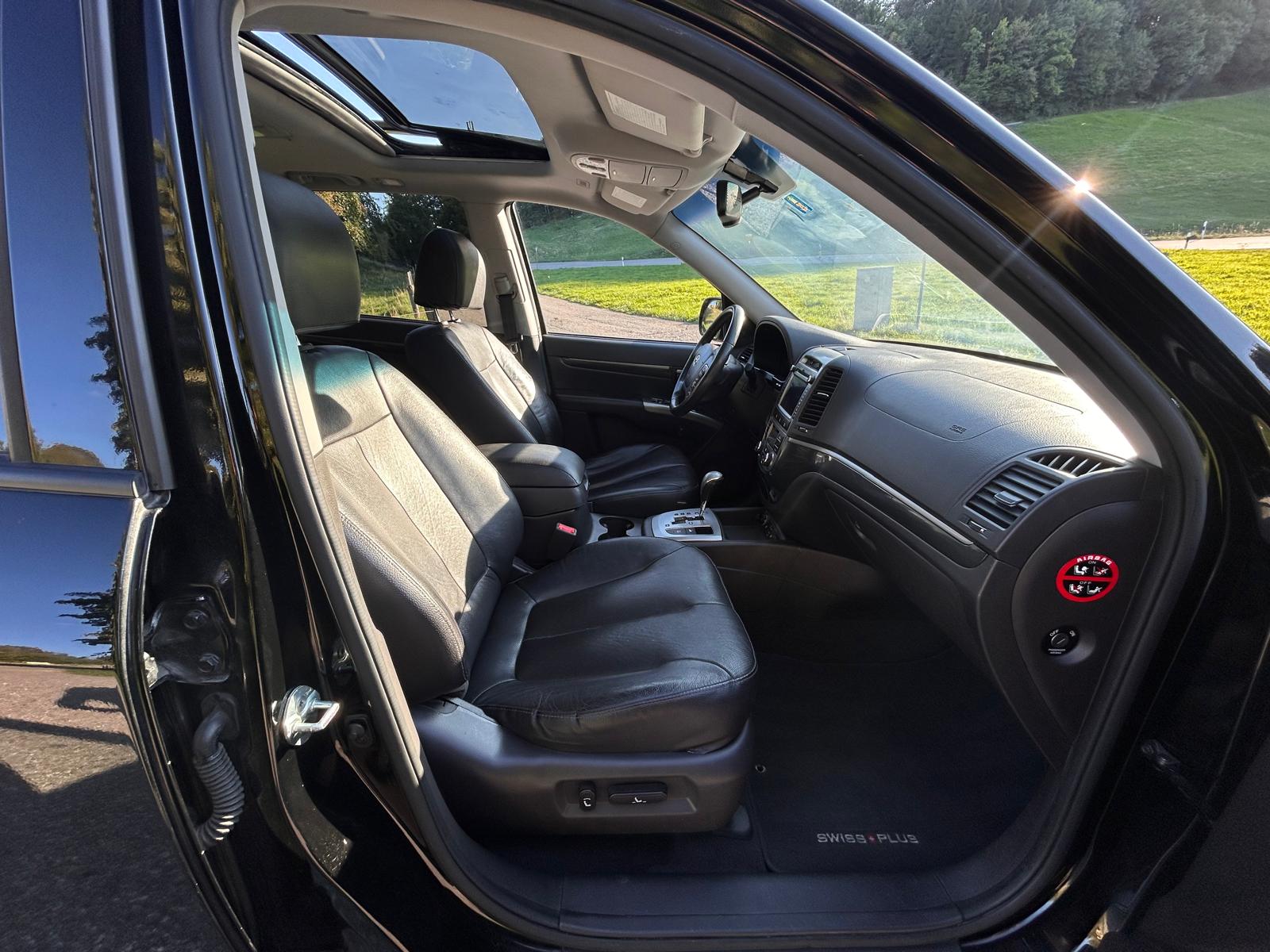 HYUNDAI Santa Fe 2.2 CRDI Style 4WD Automatic-image-10