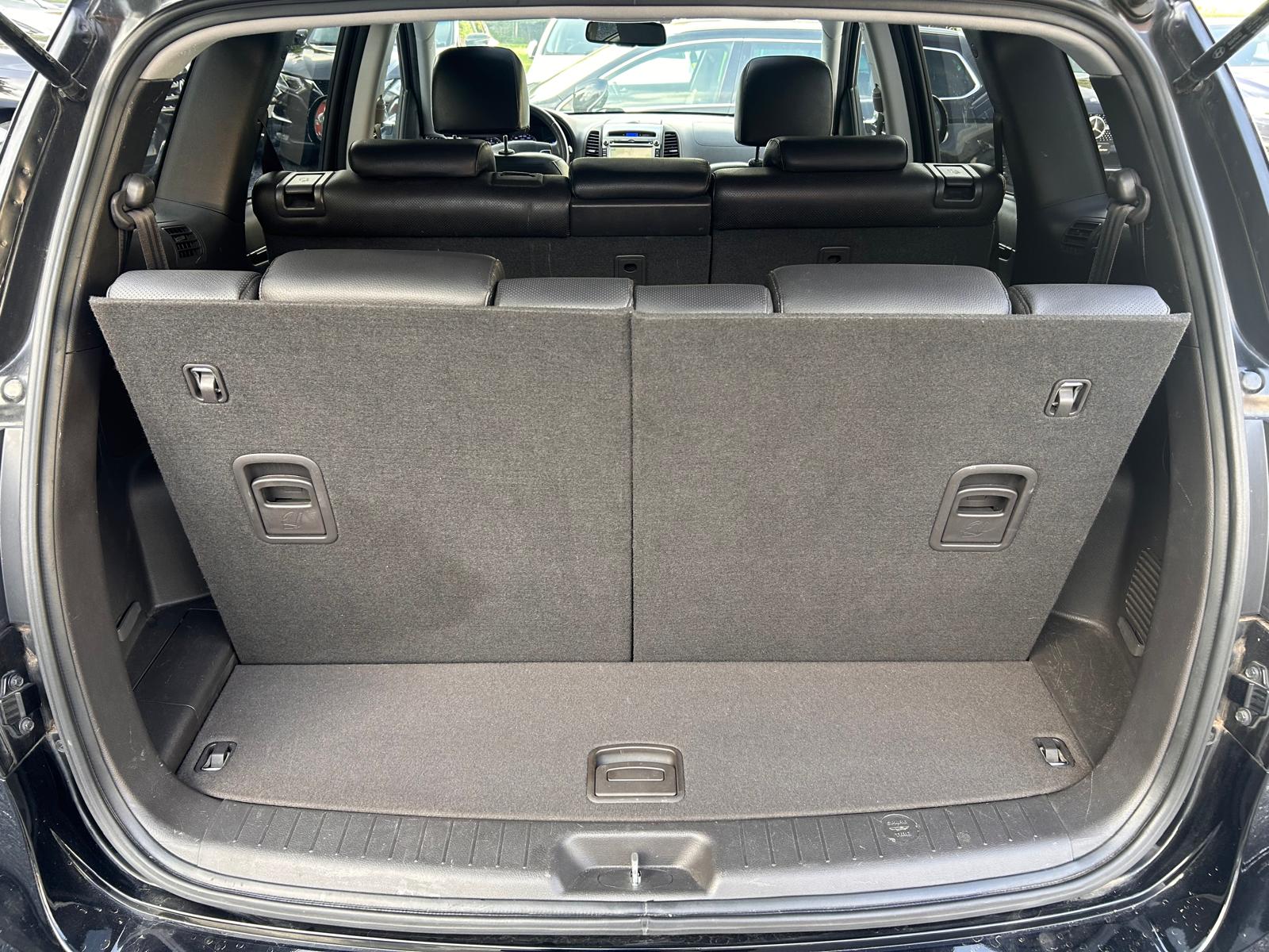 HYUNDAI Santa Fe 2.2 CRDI Style 4WD Automatic-image-9